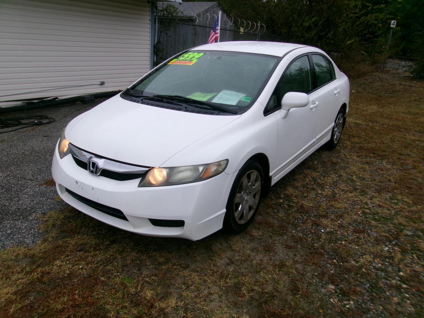 2009 White Honda Civic LX Sedan 5-Speed AT (2HGFA16599H) with an 1.8L L4 SOHC 16V engine, 5-Speed Automatic transmission, located at 2553 Airline Blvd, Portsmouth, VA, 23701, (757) 488-8331, 36.813889, -76.357597 - ***VEHICLE TERMS*** Down Payment: $599 Weekly Payment: $100 APR: 23.9% Repayment Terms: 42 Months *** CALL ELIZABETH SMITH - DIRECTOR OF MARKETING @ 757-488-8331 TO SCHEDULE YOUR APPOINTMENT TODAY AND GET PRE-APPROVED RIGHT OVER THE PHONE*** - Photo#1