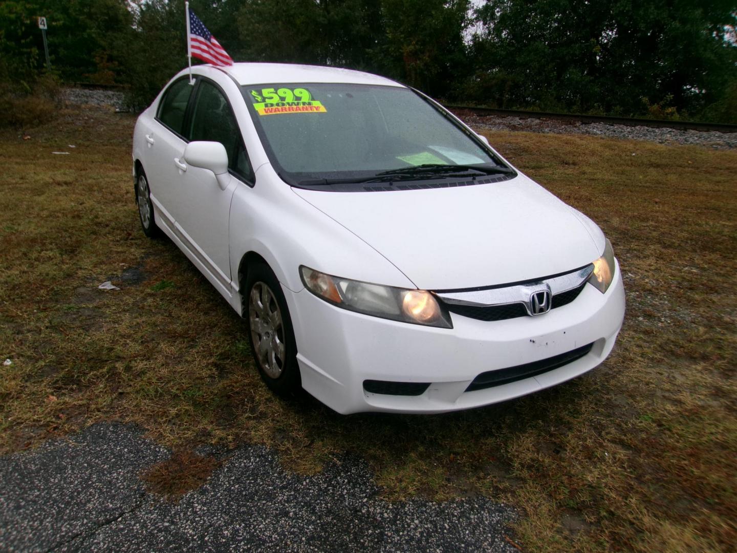 2009 White Honda Civic LX Sedan 5-Speed AT (2HGFA16599H) with an 1.8L L4 SOHC 16V engine, 5-Speed Automatic transmission, located at 2553 Airline Blvd, Portsmouth, VA, 23701, (757) 488-8331, 36.813889, -76.357597 - ***VEHICLE TERMS*** Down Payment: $599 Weekly Payment: $100 APR: 23.9% Repayment Terms: 42 Months *** CALL ELIZABETH SMITH - DIRECTOR OF MARKETING @ 757-488-8331 TO SCHEDULE YOUR APPOINTMENT TODAY AND GET PRE-APPROVED RIGHT OVER THE PHONE*** - Photo#3
