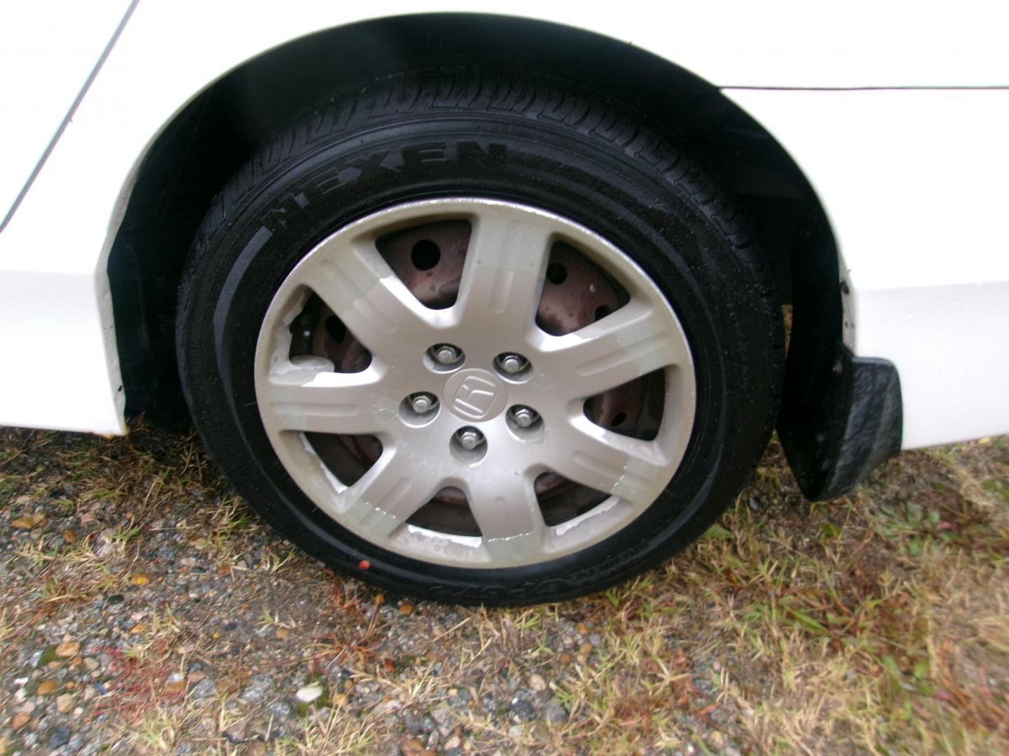 2009 White Honda Civic LX Sedan 5-Speed AT (2HGFA16599H) with an 1.8L L4 SOHC 16V engine, 5-Speed Automatic transmission, located at 2553 Airline Blvd, Portsmouth, VA, 23701, (757) 488-8331, 36.813889, -76.357597 - ***VEHICLE TERMS*** Down Payment: $599 Weekly Payment: $100 APR: 23.9% Repayment Terms: 42 Months *** CALL ELIZABETH SMITH - DIRECTOR OF MARKETING @ 757-488-8331 TO SCHEDULE YOUR APPOINTMENT TODAY AND GET PRE-APPROVED RIGHT OVER THE PHONE*** - Photo#8