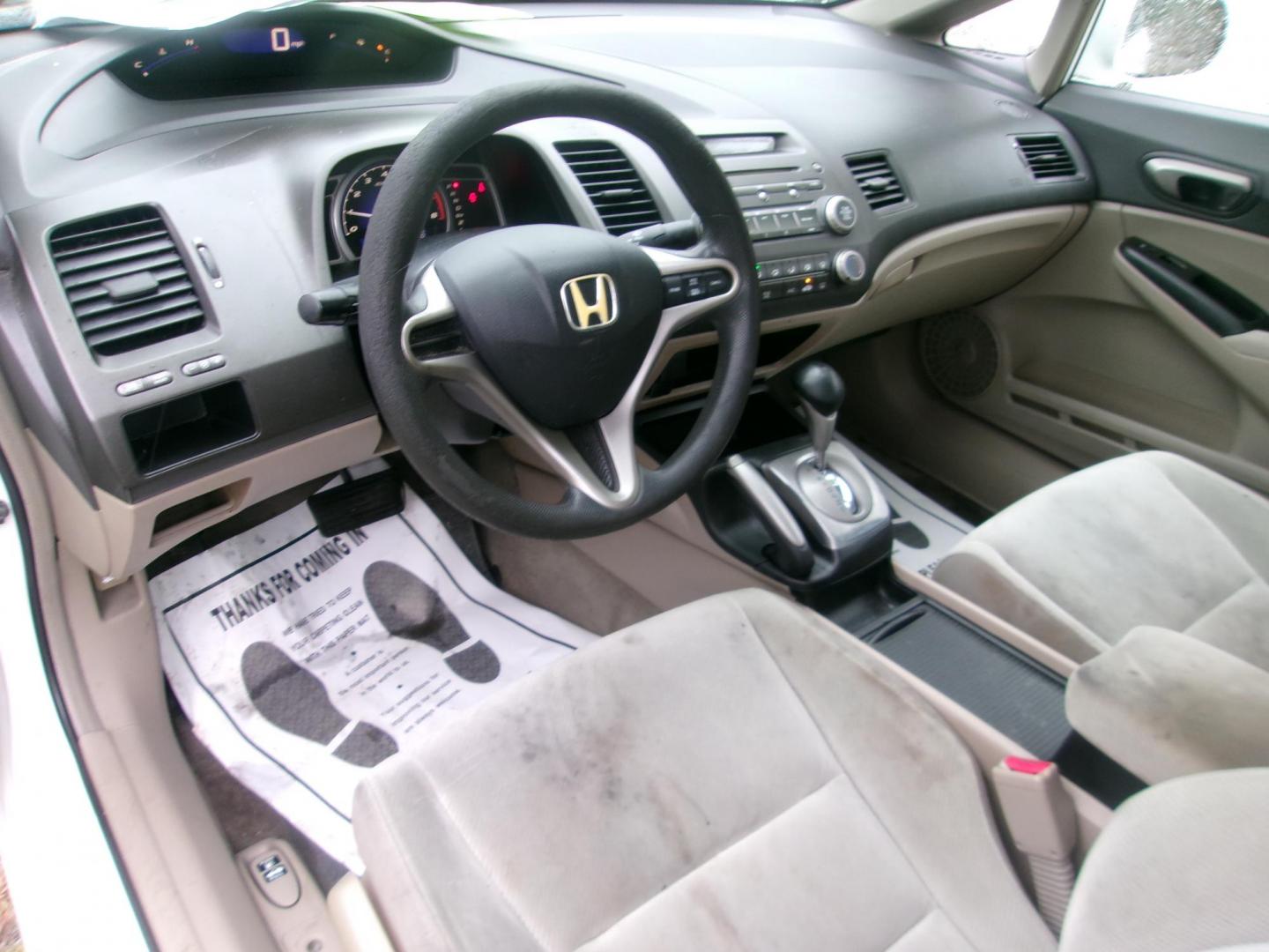 2009 White Honda Civic LX Sedan 5-Speed AT (2HGFA16599H) with an 1.8L L4 SOHC 16V engine, 5-Speed Automatic transmission, located at 2553 Airline Blvd, Portsmouth, VA, 23701, (757) 488-8331, 36.813889, -76.357597 - ***VEHICLE TERMS*** Down Payment: $599 Weekly Payment: $100 APR: 23.9% Repayment Terms: 42 Months *** CALL ELIZABETH SMITH - DIRECTOR OF MARKETING @ 757-488-8331 TO SCHEDULE YOUR APPOINTMENT TODAY AND GET PRE-APPROVED RIGHT OVER THE PHONE*** - Photo#9