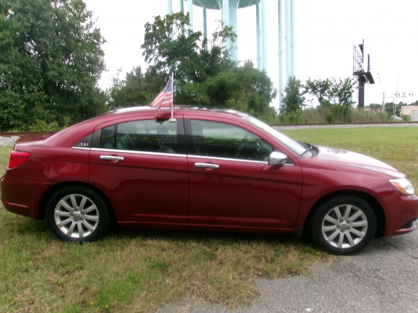 2013 Red Chrysler 200 Limited (1C3CCBCG9DN) with an 3.6L V6 DOHC 24V FFV engine, 6-Speed Automatic transmission, located at 2553 Airline Blvd, Portsmouth, VA, 23701, (757) 488-8331, 36.813889, -76.357597 - ***VEHICLE TERMS*** Down Payment: $699 Weekly Payment: $100 APR: 23.9% Repayment Terms: 42 Months ***CALL ELIZABETH SMITH - DIRECTOR OF MARKETING @ 757-488-8331 TO SCHEDULE YOUR APPOINTMENT TODAY AND GET PRE-APPROVED RIGHT OVER THE PHONE*** - Photo#4