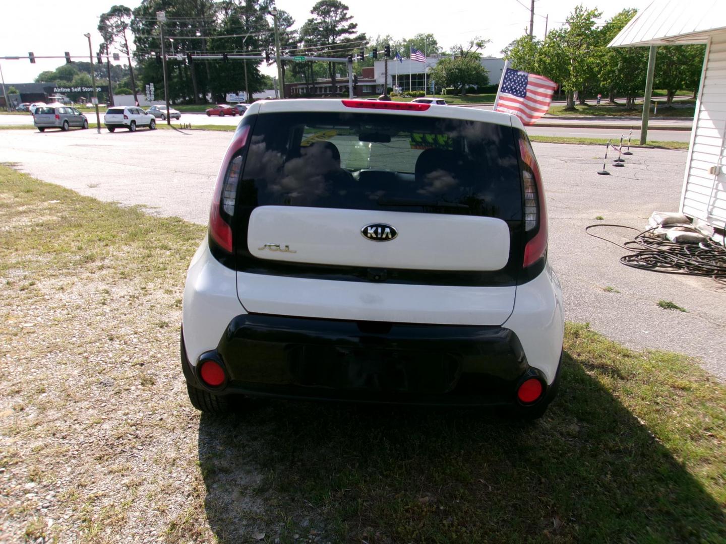 2016 White Kia Soul + (KNDJP3A57G7) with an 2.0L L4 DOHC 16V engine, 6A transmission, located at 2553 Airline Blvd, Portsmouth, VA, 23701, (757) 488-8331, 36.813889, -76.357597 - ***VEHICLE TERMS*** Down Payment: $999 Weekly Payment: $120 APR: 23.9% Repayment Terms: 42 Months *** CALL ELIZABETH SMITH - DIRECTOR OF MARKETING @ 757-488-8331 TO SCHEDULE YOUR APPOINTMENT TODAY AND GET PRE-APPROVED RIGHT OVER THE PHONE*** - Photo#6