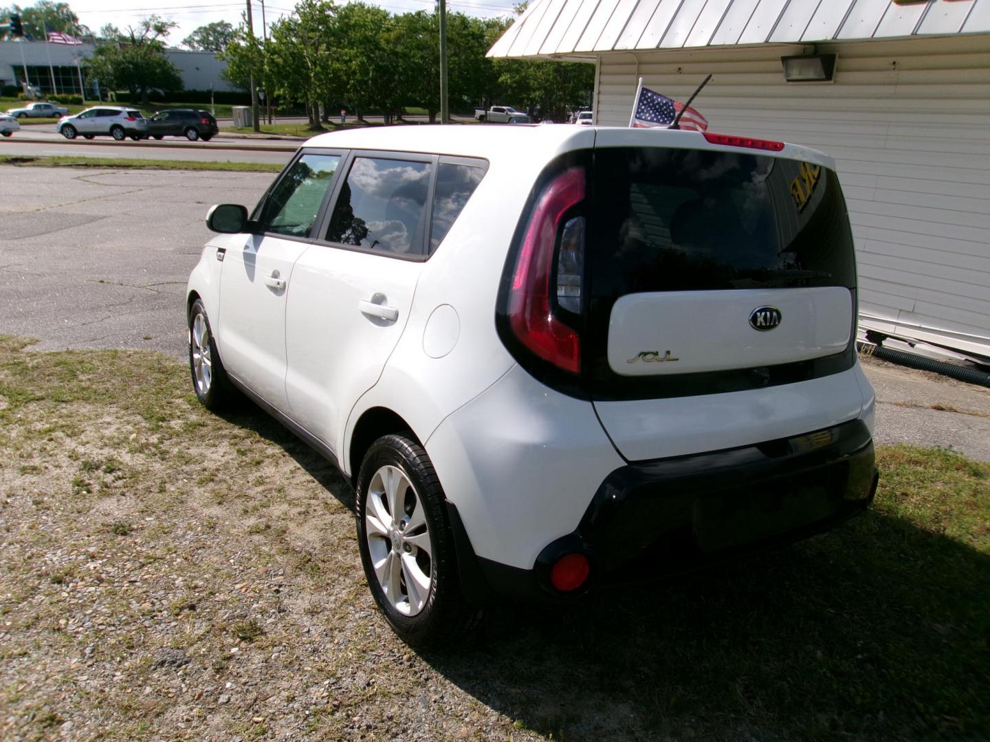 2016 White Kia Soul + (KNDJP3A57G7) with an 2.0L L4 DOHC 16V engine, 6A transmission, located at 2553 Airline Blvd, Portsmouth, VA, 23701, (757) 488-8331, 36.813889, -76.357597 - ***VEHICLE TERMS*** Down Payment: $999 Weekly Payment: $120 APR: 23.9% Repayment Terms: 42 Months *** CALL ELIZABETH SMITH - DIRECTOR OF MARKETING @ 757-488-8331 TO SCHEDULE YOUR APPOINTMENT TODAY AND GET PRE-APPROVED RIGHT OVER THE PHONE*** - Photo#7