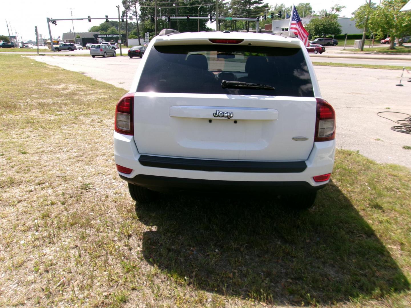 2014 White Jeep Compass Latitude FWD (1C4NJCEB9ED) with an 2.4L L4 DOHC 16V engine, Continuously Variable Transmission transmission, located at 2553 Airline Blvd, Portsmouth, VA, 23701, (757) 488-8331, 36.813889, -76.357597 - ***VEHICLE TERMS*** Down Payment: $899 Weekly Payment: $110 APR: 23.9% Repayment Terms: 42 Months *** CALL ELIZABETH SMITH - DIRECTOR OF MARKETING @ 757-488-8331 TO SCHEDULE YOUR APPOINTMENT TODAY AND GET PRE-APPROVED RIGHT OVER THE PHONE*** - Photo#6