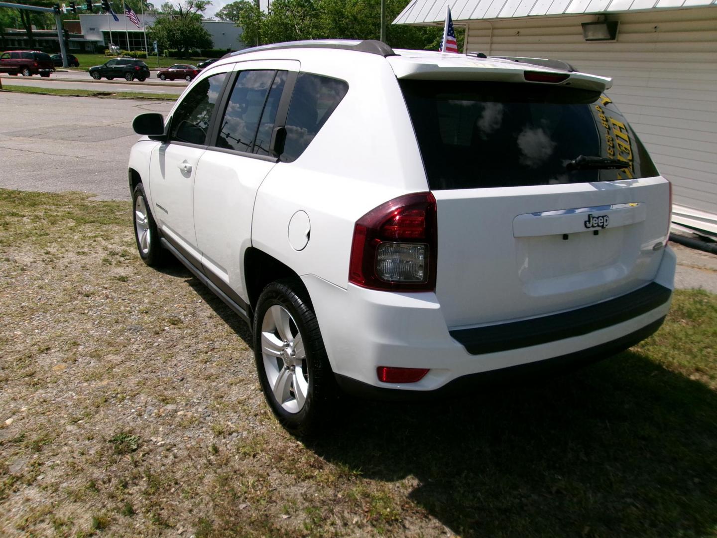 2014 White Jeep Compass Latitude FWD (1C4NJCEB9ED) with an 2.4L L4 DOHC 16V engine, Continuously Variable Transmission transmission, located at 2553 Airline Blvd, Portsmouth, VA, 23701, (757) 488-8331, 36.813889, -76.357597 - ***VEHICLE TERMS*** Down Payment: $899 Weekly Payment: $110 APR: 23.9% Repayment Terms: 42 Months *** CALL ELIZABETH SMITH - DIRECTOR OF MARKETING @ 757-488-8331 TO SCHEDULE YOUR APPOINTMENT TODAY AND GET PRE-APPROVED RIGHT OVER THE PHONE*** - Photo#7