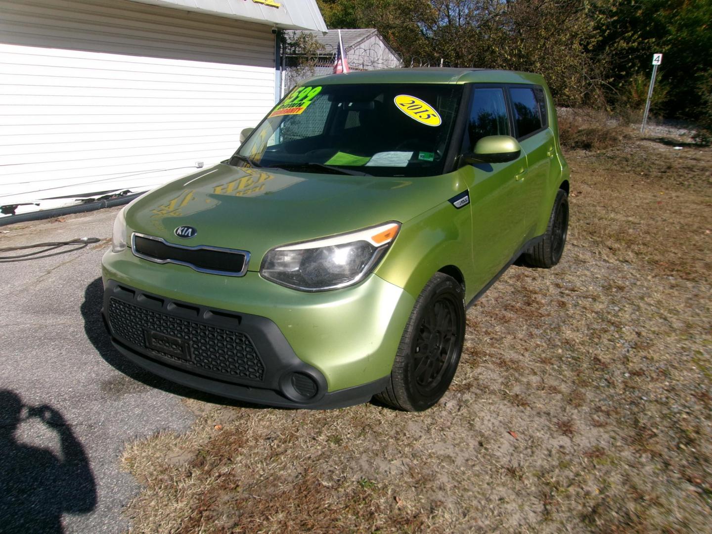 2015 Green Kia Soul Base (KNDJN2A23F7) with an 1.6L L4 DOHC 16V engine, located at 2553 Airline Blvd, Portsmouth, VA, 23701, (757) 488-8331, 36.813889, -76.357597 - ***VEHICLE TERMS*** Down Payment: $599 Weekly Payment: $100 APR: 23.9% Repayment Terms: 42 Months *** CALL ELIZABETH SMITH - DIRECTOR OF MARKETING @ 757-488-8331 TO SCHEDULE YOUR APPOINTMENT TODAY AND GET PRE-APPROVED RIGHT OVER THE PHONE*** - Photo#1