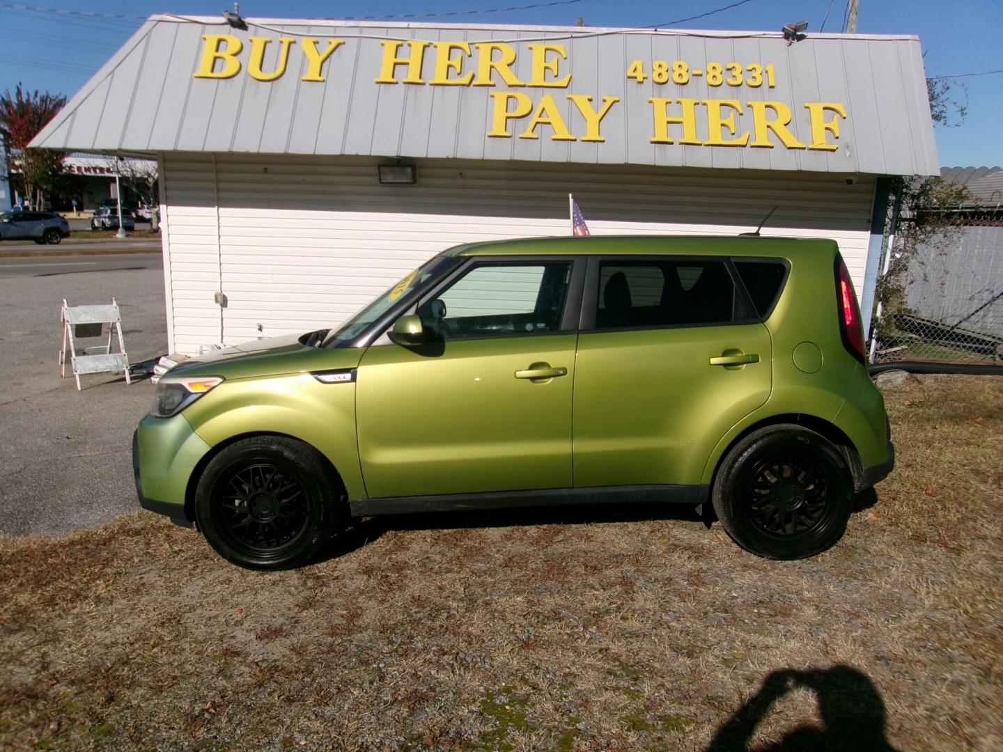 2015 Green Kia Soul Base (KNDJN2A23F7) with an 1.6L L4 DOHC 16V engine, located at 2553 Airline Blvd, Portsmouth, VA, 23701, (757) 488-8331, 36.813889, -76.357597 - ***VEHICLE TERMS*** Down Payment: $599 Weekly Payment: $100 APR: 23.9% Repayment Terms: 42 Months *** CALL ELIZABETH SMITH - DIRECTOR OF MARKETING @ 757-488-8331 TO SCHEDULE YOUR APPOINTMENT TODAY AND GET PRE-APPROVED RIGHT OVER THE PHONE*** - Photo#0