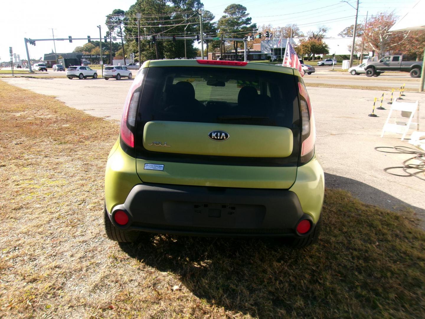 2015 Green Kia Soul Base (KNDJN2A23F7) with an 1.6L L4 DOHC 16V engine, located at 2553 Airline Blvd, Portsmouth, VA, 23701, (757) 488-8331, 36.813889, -76.357597 - ***VEHICLE TERMS*** Down Payment: $599 Weekly Payment: $100 APR: 23.9% Repayment Terms: 42 Months *** CALL ELIZABETH SMITH - DIRECTOR OF MARKETING @ 757-488-8331 TO SCHEDULE YOUR APPOINTMENT TODAY AND GET PRE-APPROVED RIGHT OVER THE PHONE*** - Photo#6