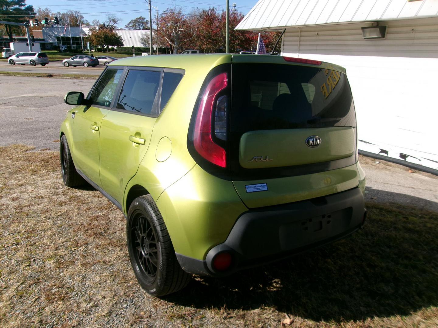 2015 Green Kia Soul Base (KNDJN2A23F7) with an 1.6L L4 DOHC 16V engine, located at 2553 Airline Blvd, Portsmouth, VA, 23701, (757) 488-8331, 36.813889, -76.357597 - ***VEHICLE TERMS*** Down Payment: $599 Weekly Payment: $100 APR: 23.9% Repayment Terms: 42 Months *** CALL ELIZABETH SMITH - DIRECTOR OF MARKETING @ 757-488-8331 TO SCHEDULE YOUR APPOINTMENT TODAY AND GET PRE-APPROVED RIGHT OVER THE PHONE*** - Photo#7