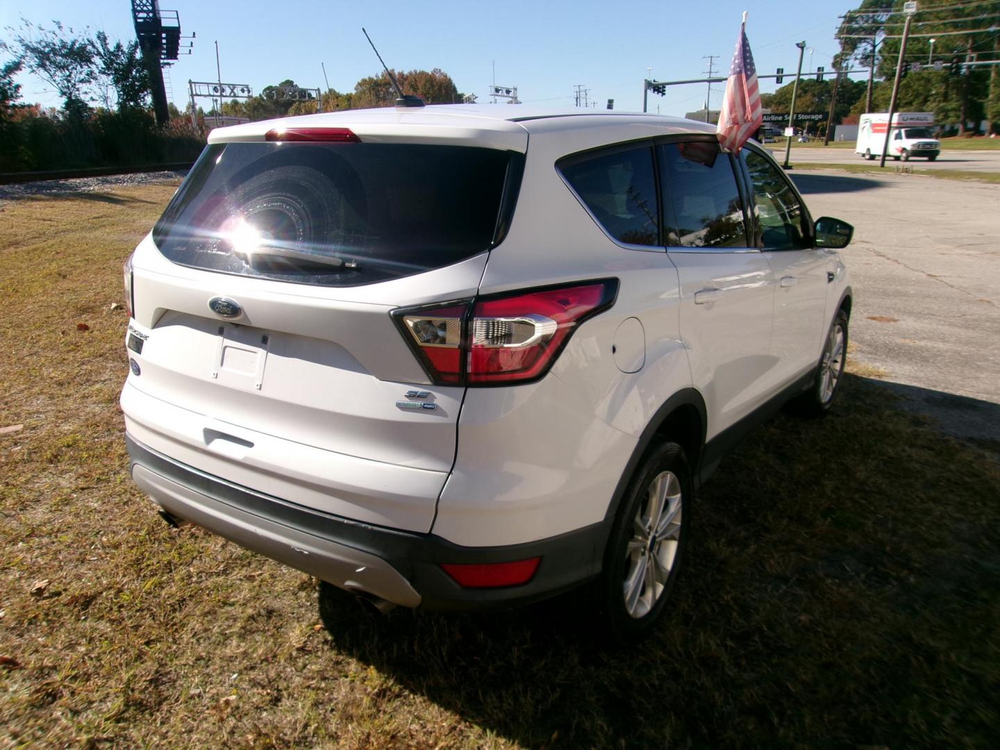 2017 White Ford Escape SE 4WD (1FMCU9GD2HU) with an 1.5L L4 DOHC 16V engine, 6A transmission, located at 2553 Airline Blvd, Portsmouth, VA, 23701, (757) 488-8331, 36.813889, -76.357597 - ***VEHICLE TERMS*** Down Payment: $899 Weekly Payment: $115 APR: 23.9% Repayment Terms: 42 Months *** CALL ELIZABETH SMITH - DIRECTOR OF MARKETING @ 757-488-8331 TO SCHEDULE YOUR APPOINTMENT TODAY AND GET PRE-APPROVED RIGHT OVER THE PHONE*** - Photo#5