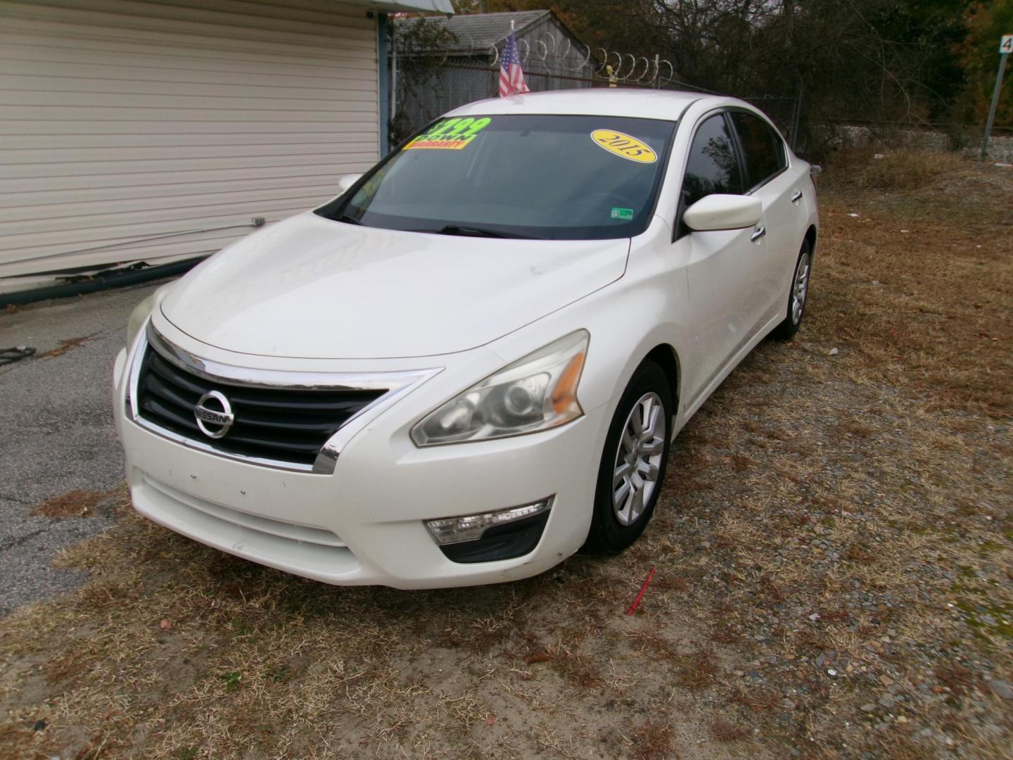 2015 White Nissan Altima 2.5 S (1N4AL3AP2FC) with an 2.5L L4 DOHC 16V engine, Continuously Variable Transmission transmission, located at 2553 Airline Blvd, Portsmouth, VA, 23701, (757) 488-8331, 36.813889, -76.357597 - ***VEHICLE TERMS*** Down Payment: $799 Weekly Payment: $110 APR: 23.9% Repayment Terms: 42 Months *** CALL ELIZABETH SMITH - DIRECTOR OF MARKETING @ 757-488-8331 TO SCHEDULE YOUR APPOINTMENT TODAY AND GET PRE-APPROVED RIGHT OVER THE PHONE*** - Photo#1