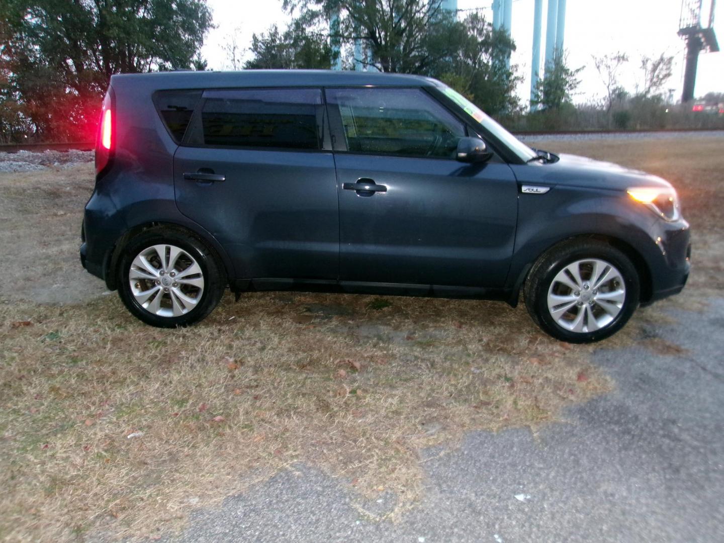 2016 Blue Kia Soul + (KNDJP3A58G7) with an 2.0L L4 DOHC 16V engine, 6A transmission, located at 2553 Airline Blvd, Portsmouth, VA, 23701, (757) 488-8331, 36.813889, -76.357597 - ***VEHICLE TERMS*** Down Payment: $799 Weekly Payment: $105 APR: 23.9% Repayment Terms: 42 Months *** CALL ELIZABETH SMITH - DIRECTOR OF MARKETING @ 757-488-8331 TO SCHEDULE YOUR APPOINTMENT TODAY AND GET PRE-APPROVED RIGHT OVER THE PHONE*** - Photo#4