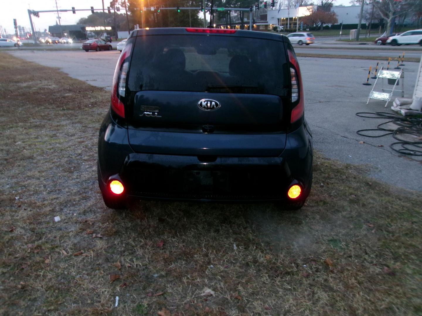 2016 Blue Kia Soul + (KNDJP3A58G7) with an 2.0L L4 DOHC 16V engine, 6A transmission, located at 2553 Airline Blvd, Portsmouth, VA, 23701, (757) 488-8331, 36.813889, -76.357597 - ***VEHICLE TERMS*** Down Payment: $799 Weekly Payment: $105 APR: 23.9% Repayment Terms: 42 Months *** CALL ELIZABETH SMITH - DIRECTOR OF MARKETING @ 757-488-8331 TO SCHEDULE YOUR APPOINTMENT TODAY AND GET PRE-APPROVED RIGHT OVER THE PHONE*** - Photo#6