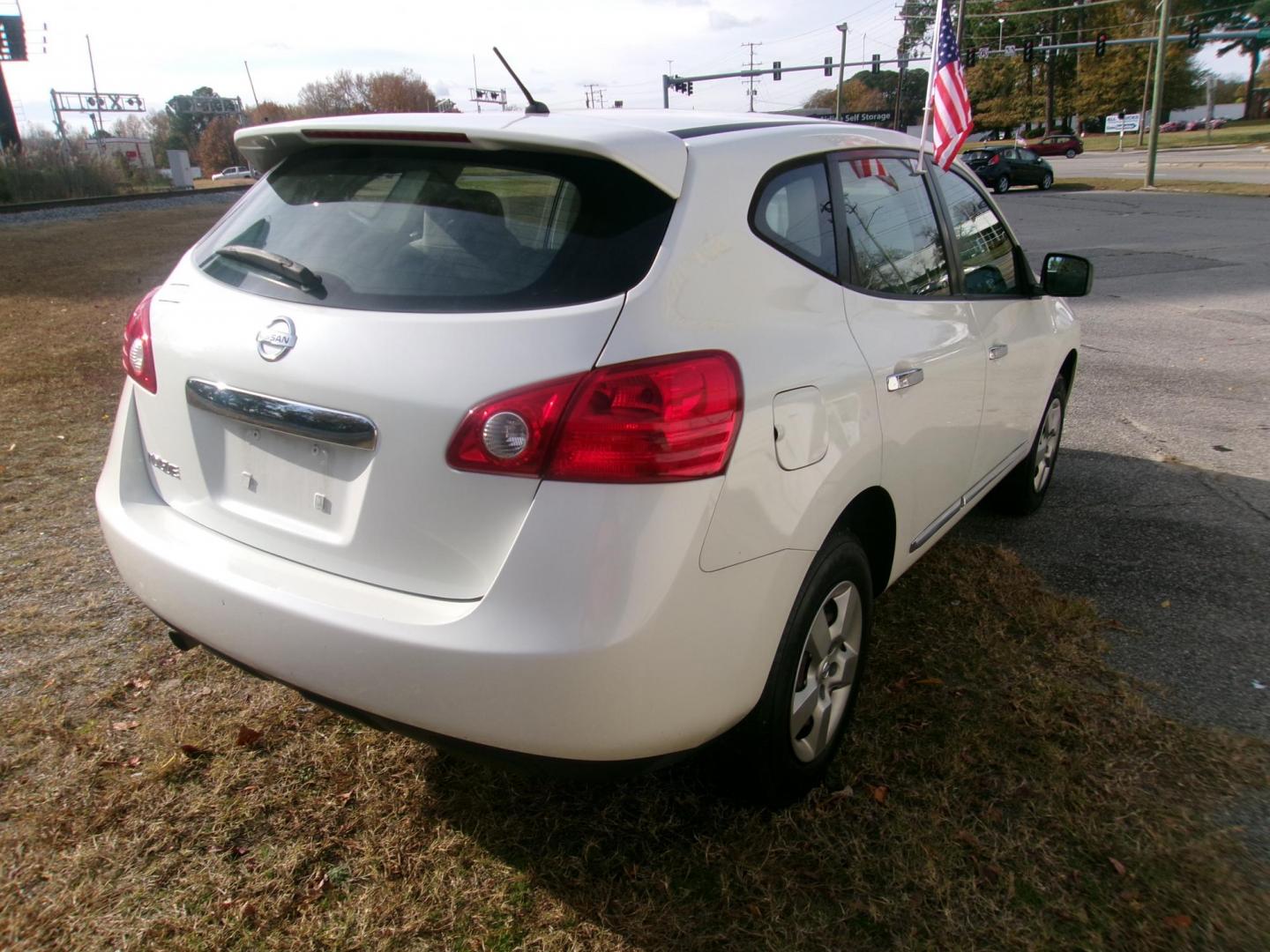 2013 White Nissan Rogue S 2WD (JN8AS5MT3DW) with an 2.5L L4 DOHC 16V engine, Continuously Variable Transmission transmission, located at 2553 Airline Blvd, Portsmouth, VA, 23701, (757) 488-8331, 36.813889, -76.357597 - ***VEHICLE TERMS*** Down Payment: $599 Weekly Payment: $90 APR: 23.9% Repayment Terms: 42 Months *** CALL ELIZABETH SMITH - DIRECTOR OF MARKETING @ 757-488-8331 TO SCHEDULE YOUR APPOINTMENT TODAY AND GET PRE-APPROVED RIGHT OVER THE PHONE*** - Photo#5