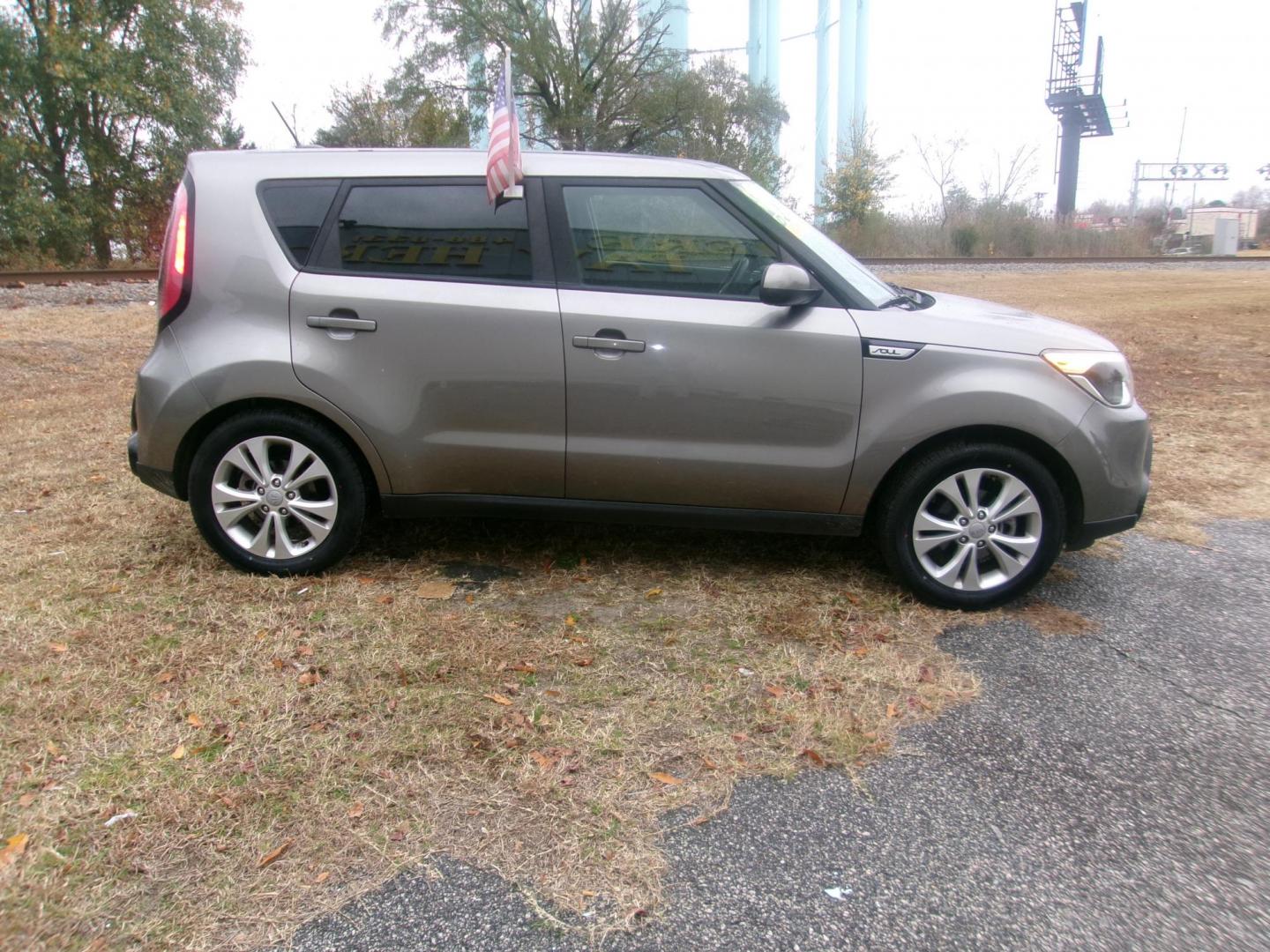 2016 Gray Kia Soul + (KNDJP3A54G7) with an 2.0L L4 DOHC 16V engine, 6A transmission, located at 2553 Airline Blvd, Portsmouth, VA, 23701, (757) 488-8331, 36.813889, -76.357597 - ***VEHICLE TERMS*** Down Payment: $899 Weekly Payment: $110 APR: 23.9% Repayment Terms: 42 Months *** CALL ELIZABETH SMITH - DIRECTOR OF MARKETING @ 757-488-8331 TO SCHEDULE YOUR APPOINTMENT TODAY AND GET PRE-APPROVED RIGHT OVER THE PHONE*** - Photo#4