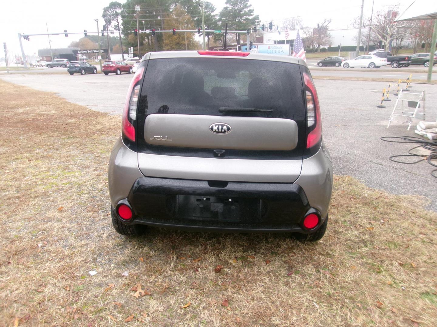2016 Gray Kia Soul + (KNDJP3A54G7) with an 2.0L L4 DOHC 16V engine, 6A transmission, located at 2553 Airline Blvd, Portsmouth, VA, 23701, (757) 488-8331, 36.813889, -76.357597 - ***VEHICLE TERMS*** Down Payment: $899 Weekly Payment: $110 APR: 23.9% Repayment Terms: 42 Months *** CALL ELIZABETH SMITH - DIRECTOR OF MARKETING @ 757-488-8331 TO SCHEDULE YOUR APPOINTMENT TODAY AND GET PRE-APPROVED RIGHT OVER THE PHONE*** - Photo#6