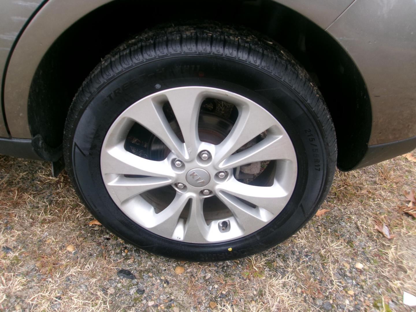 2016 Gray Kia Soul + (KNDJP3A54G7) with an 2.0L L4 DOHC 16V engine, 6A transmission, located at 2553 Airline Blvd, Portsmouth, VA, 23701, (757) 488-8331, 36.813889, -76.357597 - ***VEHICLE TERMS*** Down Payment: $899 Weekly Payment: $110 APR: 23.9% Repayment Terms: 42 Months *** CALL ELIZABETH SMITH - DIRECTOR OF MARKETING @ 757-488-8331 TO SCHEDULE YOUR APPOINTMENT TODAY AND GET PRE-APPROVED RIGHT OVER THE PHONE*** - Photo#8