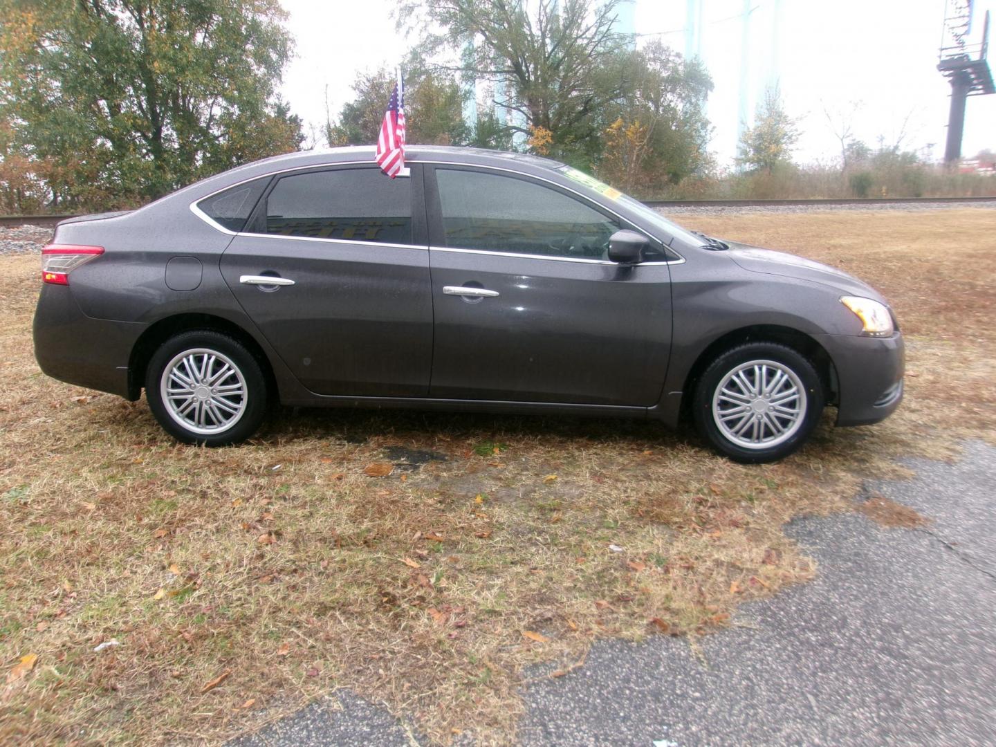 2014 Gray Nissan Sentra S 6MT (3N1AB7AP6EY) with an 1.8L L4 SFI DOHC 16V engine, 6-Speed Manual transmission, located at 2553 Airline Blvd, Portsmouth, VA, 23701, (757) 488-8331, 36.813889, -76.357597 - ***VEHICLE TERMS*** Down Payment: $599 Weekly Payment: $90 APR: 23.9% Repayment Terms: 42 Months *** CALL ELIZABETH SMITH - DIRECTOR OF MARKETING @ 757-488-8331 TO SCHEDULE YOUR APPOINTMENT TODAY AND GET PRE-APPROVED RIGHT OVER THE PHONE*** - Photo#4
