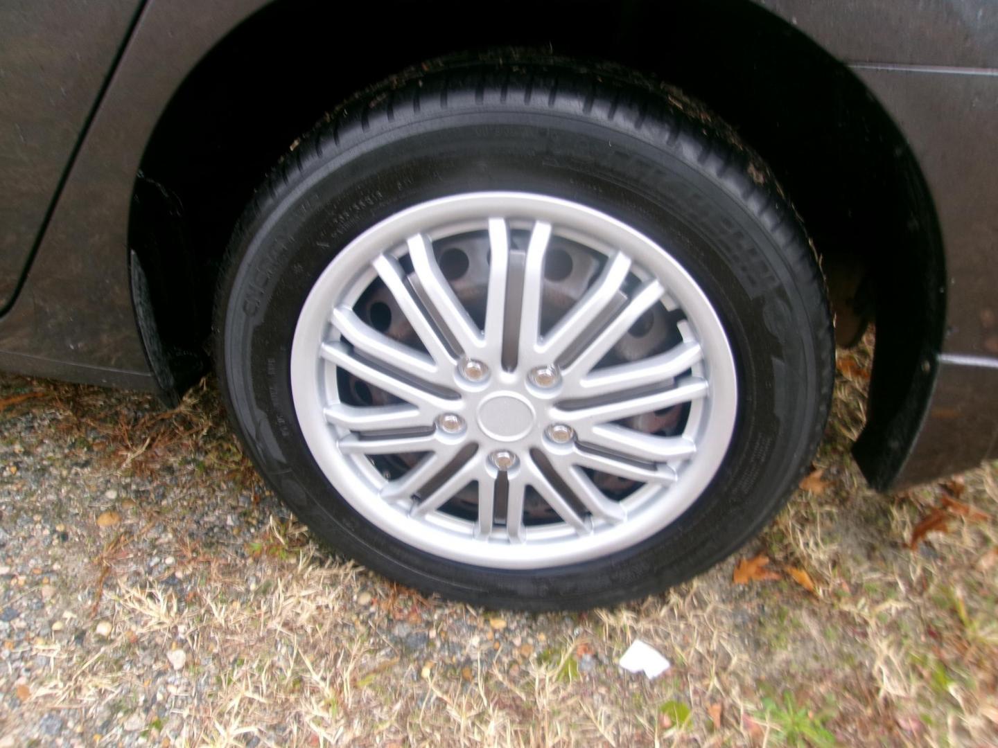 2014 Gray Nissan Sentra S 6MT (3N1AB7AP6EY) with an 1.8L L4 SFI DOHC 16V engine, 6-Speed Manual transmission, located at 2553 Airline Blvd, Portsmouth, VA, 23701, (757) 488-8331, 36.813889, -76.357597 - ***VEHICLE TERMS*** Down Payment: $599 Weekly Payment: $90 APR: 23.9% Repayment Terms: 42 Months *** CALL ELIZABETH SMITH - DIRECTOR OF MARKETING @ 757-488-8331 TO SCHEDULE YOUR APPOINTMENT TODAY AND GET PRE-APPROVED RIGHT OVER THE PHONE*** - Photo#8