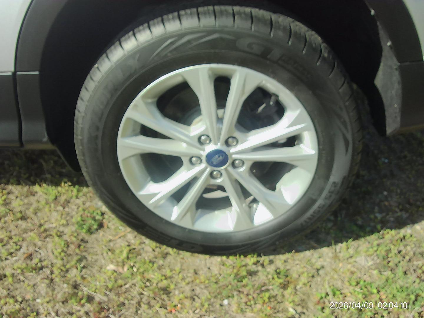 2018 Silver Ford Escape SE FWD (1FMCU0GD7JU) with an 1.5L L4 DOHC 16V engine, 6A transmission, located at 2553 Airline Blvd, Portsmouth, VA, 23701, (757) 488-8331, 36.813889, -76.357597 - ***VEHICLE TERMS*** Down Payment: $999 Weekly Payment: $115 APR: 23.9% Repayment Terms: 42 Months *** CALL ELIZABETH SMITH - DIRECTOR OF MARKETING @ 757-488-8331 TO SCHEDULE YOUR APPOINTMENT TODAY AND GET PRE-APPROVED RIGHT OVER THE PHONE*** - Photo#8