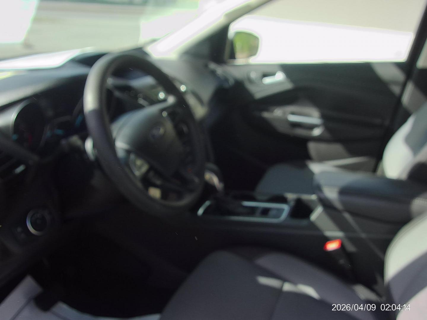 2018 Silver Ford Escape SE FWD (1FMCU0GD7JU) with an 1.5L L4 DOHC 16V engine, 6A transmission, located at 2553 Airline Blvd, Portsmouth, VA, 23701, (757) 488-8331, 36.813889, -76.357597 - ***VEHICLE TERMS*** Down Payment: $999 Weekly Payment: $115 APR: 23.9% Repayment Terms: 42 Months *** CALL ELIZABETH SMITH - DIRECTOR OF MARKETING @ 757-488-8331 TO SCHEDULE YOUR APPOINTMENT TODAY AND GET PRE-APPROVED RIGHT OVER THE PHONE*** - Photo#9