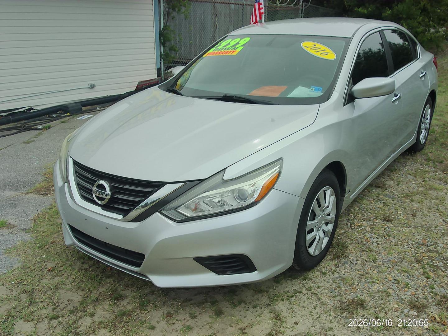 2016 Silver Nissan Altima 2.5 SL (1N4AL3AP7GC) with an 2.5L L4 DOHC 16V engine, CVT transmission, located at 2553 Airline Blvd, Portsmouth, VA, 23701, (757) 488-8331, 36.813889, -76.357597 - ***VEHICLE TERMS*** Down Payment: $999 Weekly Payment: $110 APR: 23.9% Repayment Terms: 42 Months *** CALL ELIZABETH SMITH - DIRECTOR OF MARKETING @ 757-488-8331 TO SCHEDULE YOUR APPOINTMENT TODAY AND GET PRE-APPROVED RIGHT OVER THE PHONE*** - Photo#1