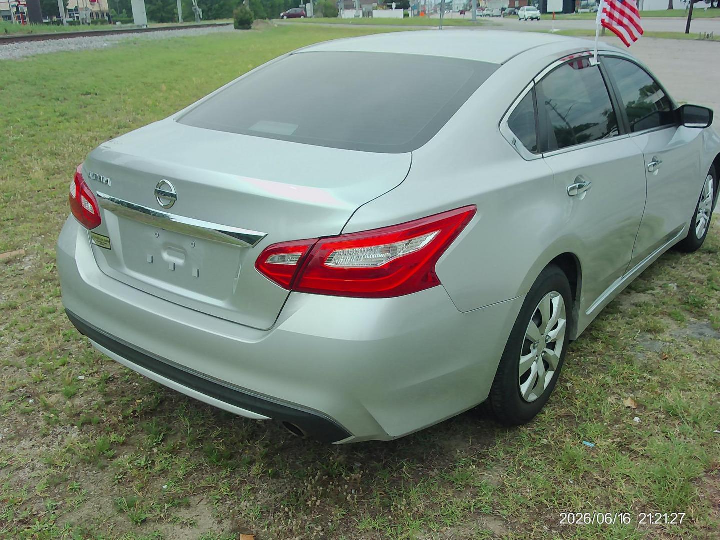 2016 Silver Nissan Altima 2.5 SL (1N4AL3AP7GC) with an 2.5L L4 DOHC 16V engine, CVT transmission, located at 2553 Airline Blvd, Portsmouth, VA, 23701, (757) 488-8331, 36.813889, -76.357597 - ***VEHICLE TERMS*** Down Payment: $999 Weekly Payment: $110 APR: 23.9% Repayment Terms: 42 Months *** CALL ELIZABETH SMITH - DIRECTOR OF MARKETING @ 757-488-8331 TO SCHEDULE YOUR APPOINTMENT TODAY AND GET PRE-APPROVED RIGHT OVER THE PHONE*** - Photo#5