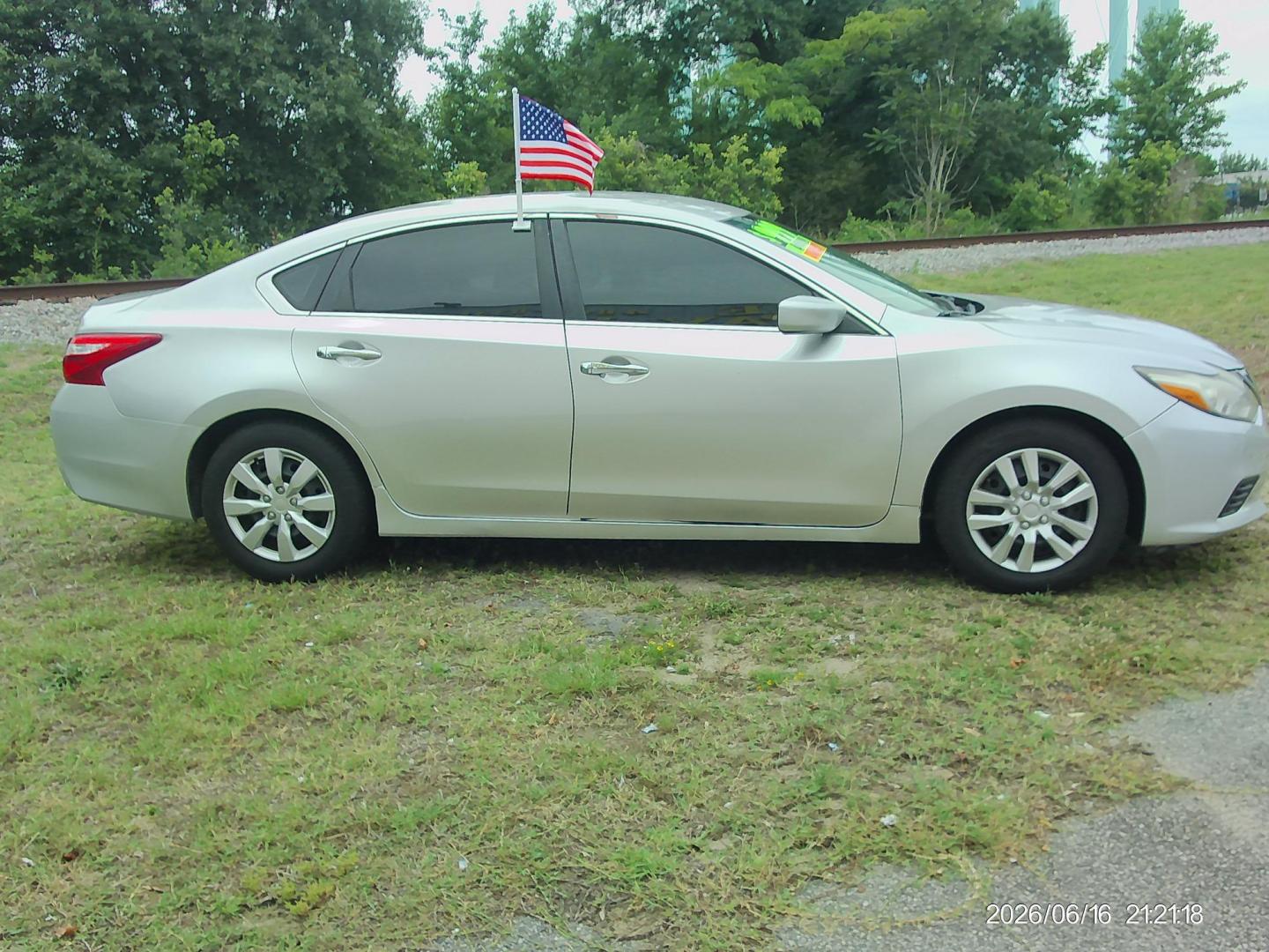 2016 Silver Nissan Altima 2.5 SL (1N4AL3AP7GC) with an 2.5L L4 DOHC 16V engine, CVT transmission, located at 2553 Airline Blvd, Portsmouth, VA, 23701, (757) 488-8331, 36.813889, -76.357597 - ***VEHICLE TERMS*** Down Payment: $999 Weekly Payment: $110 APR: 23.9% Repayment Terms: 42 Months *** CALL ELIZABETH SMITH - DIRECTOR OF MARKETING @ 757-488-8331 TO SCHEDULE YOUR APPOINTMENT TODAY AND GET PRE-APPROVED RIGHT OVER THE PHONE*** - Photo#4