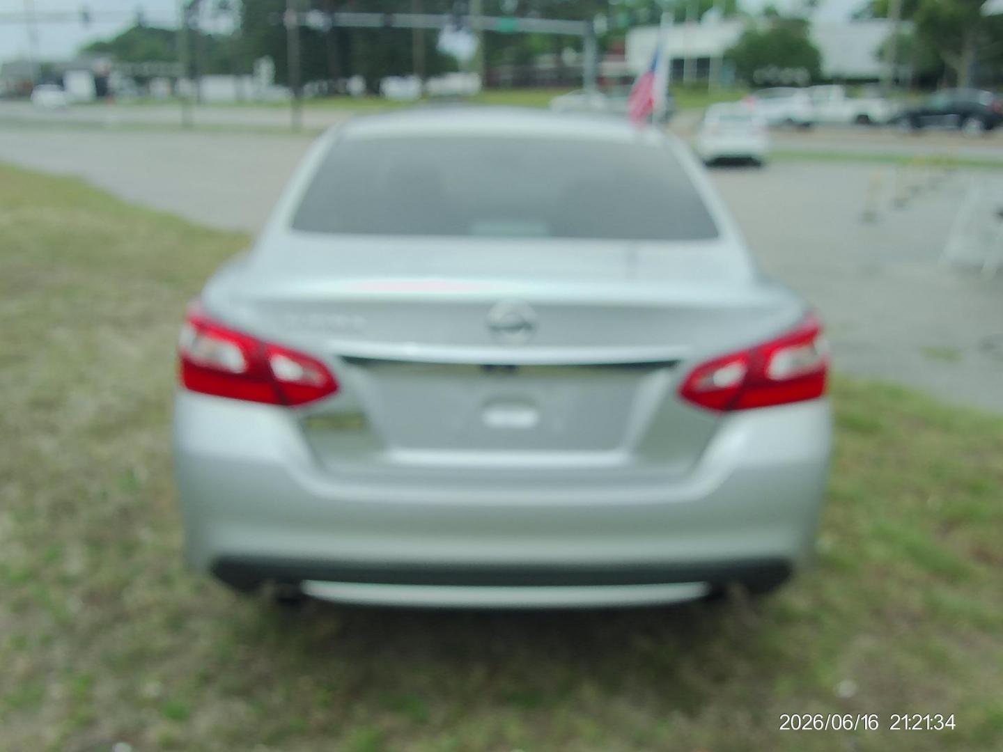 2016 Silver Nissan Altima 2.5 SL (1N4AL3AP7GC) with an 2.5L L4 DOHC 16V engine, CVT transmission, located at 2553 Airline Blvd, Portsmouth, VA, 23701, (757) 488-8331, 36.813889, -76.357597 - ***VEHICLE TERMS*** Down Payment: $999 Weekly Payment: $110 APR: 23.9% Repayment Terms: 42 Months *** CALL ELIZABETH SMITH - DIRECTOR OF MARKETING @ 757-488-8331 TO SCHEDULE YOUR APPOINTMENT TODAY AND GET PRE-APPROVED RIGHT OVER THE PHONE*** - Photo#6