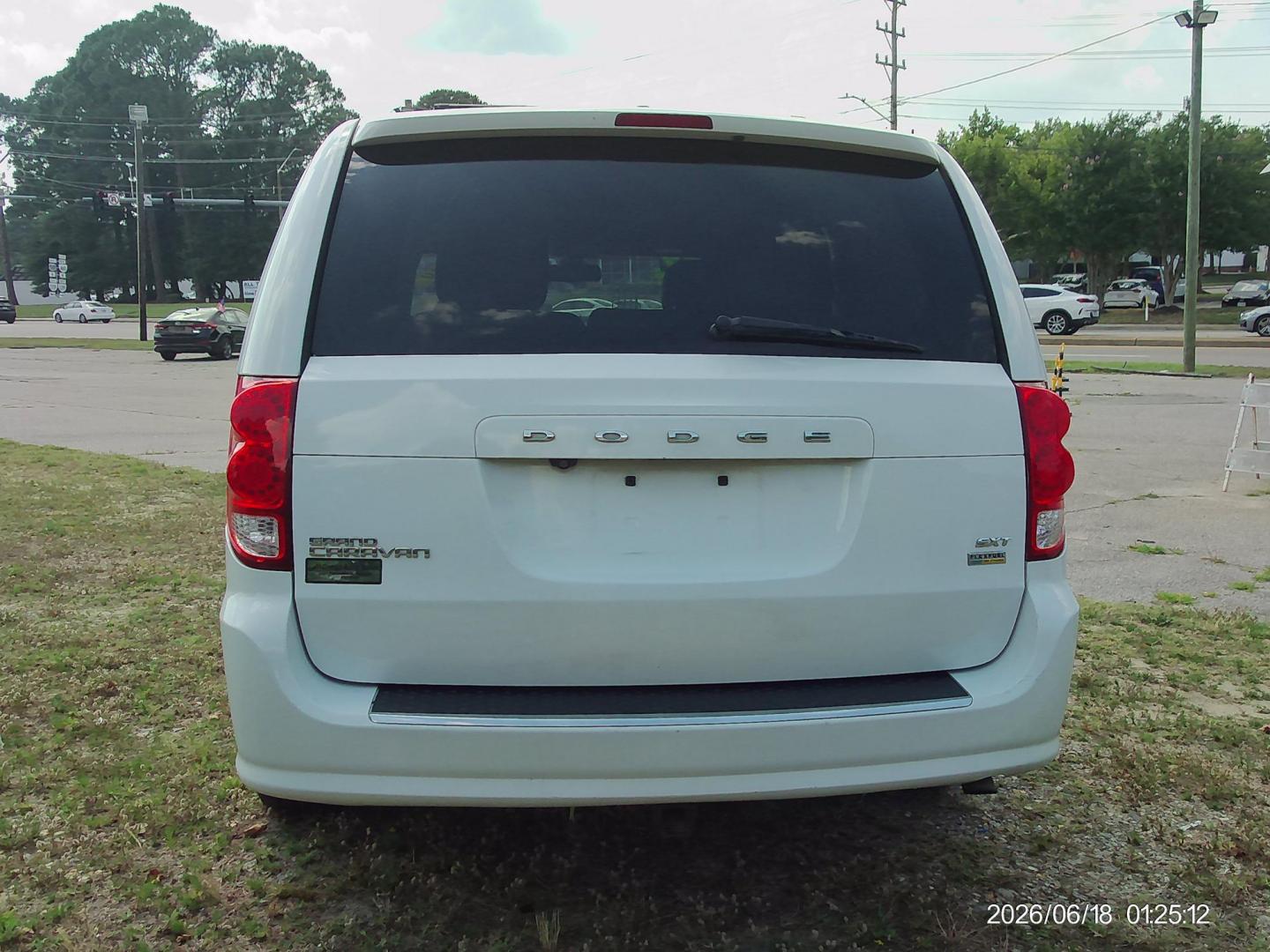 2019 White Dodge Grand Caravan SXT (2C4RDGCG9KR) with an 3.6L V6 DOHC 24V engine, 6A transmission, located at 2553 Airline Blvd, Portsmouth, VA, 23701, (757) 488-8331, 36.813889, -76.357597 - ***VEHICLE TERMS*** Down Payment: $999 Weekly Payment: $120 APR: 23.9% Repayment Terms: 42 Months *** CALL ELIZABETH SMITH - DIRECTOR OF MARKETING @ 757-488-8331 TO SCHEDULE YOUR APPOINTMENT TODAY AND GET PRE-APPROVED RIGHT OVER THE PHONE*** - Photo#4