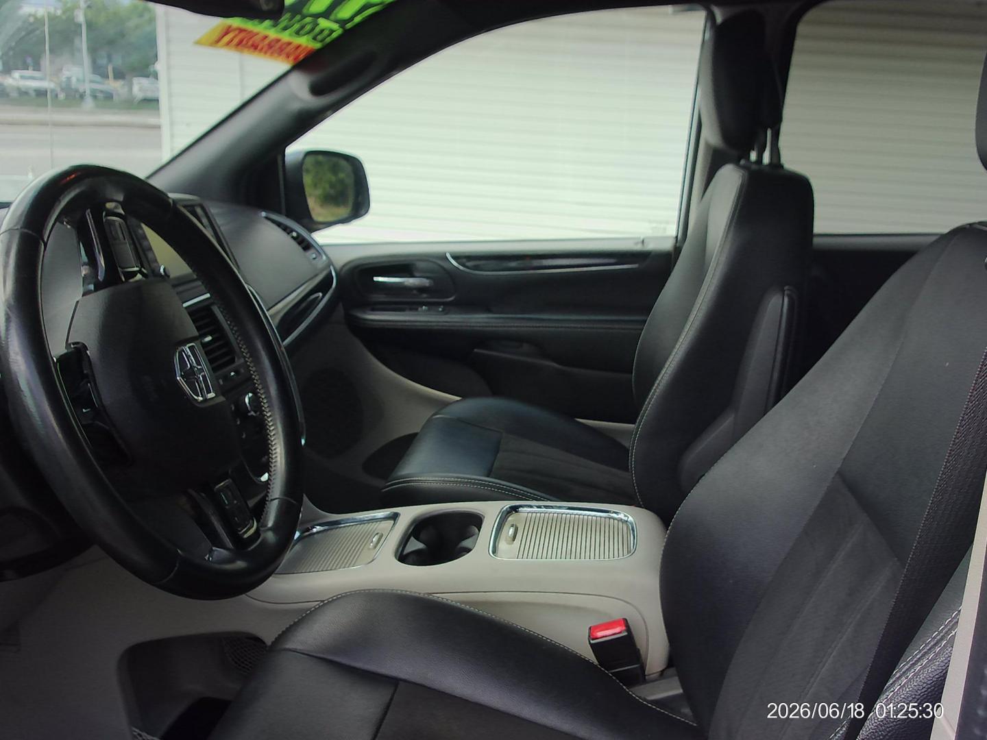 2019 White Dodge Grand Caravan SXT (2C4RDGCG9KR) with an 3.6L V6 DOHC 24V engine, 6A transmission, located at 2553 Airline Blvd, Portsmouth, VA, 23701, (757) 488-8331, 36.813889, -76.357597 - ***VEHICLE TERMS*** Down Payment: $999 Weekly Payment: $120 APR: 23.9% Repayment Terms: 42 Months *** CALL ELIZABETH SMITH - DIRECTOR OF MARKETING @ 757-488-8331 TO SCHEDULE YOUR APPOINTMENT TODAY AND GET PRE-APPROVED RIGHT OVER THE PHONE*** - Photo#6