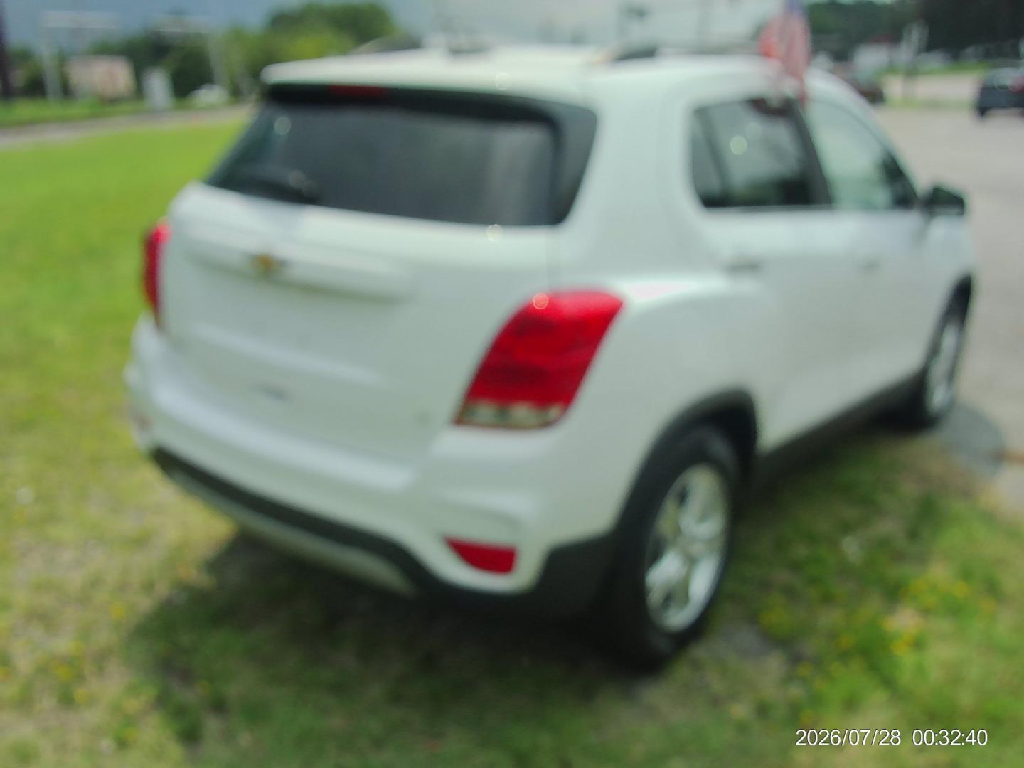 2018 White Chevrolet Trax LT FWD (KL7CJLSB0JB) with an 1.4L L4 DOHC 16V engine, 6A transmission, located at 2553 Airline Blvd, Portsmouth, VA, 23701, (757) 488-8331, 36.813889, -76.357597 - ***VEHICLE TERMS*** Down Payment: $1499 Weekly Payment: $125 APR: 23.9% Repayment Terms: 42 Months *** CALL ELIZABETH SMITH - DIRECTOR OF MARKETING @ 757-488-8331 TO SCHEDULE YOUR APPOINTMENT TODAY AND GET PRE-APPROVED RIGHT OVER THE PHONE***- Photo#5