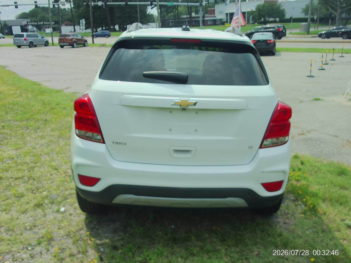 2018 White Chevrolet Trax LT FWD (KL7CJLSB0JB) with an 1.4L L4 DOHC 16V engine, 6A transmission, located at 2553 Airline Blvd, Portsmouth, VA, 23701, (757) 488-8331, 36.813889, -76.357597 - ***VEHICLE TERMS*** Down Payment: $1499 Weekly Payment: $125 APR: 23.9% Repayment Terms: 42 Months *** CALL ELIZABETH SMITH - DIRECTOR OF MARKETING @ 757-488-8331 TO SCHEDULE YOUR APPOINTMENT TODAY AND GET PRE-APPROVED RIGHT OVER THE PHONE***- Photo#6