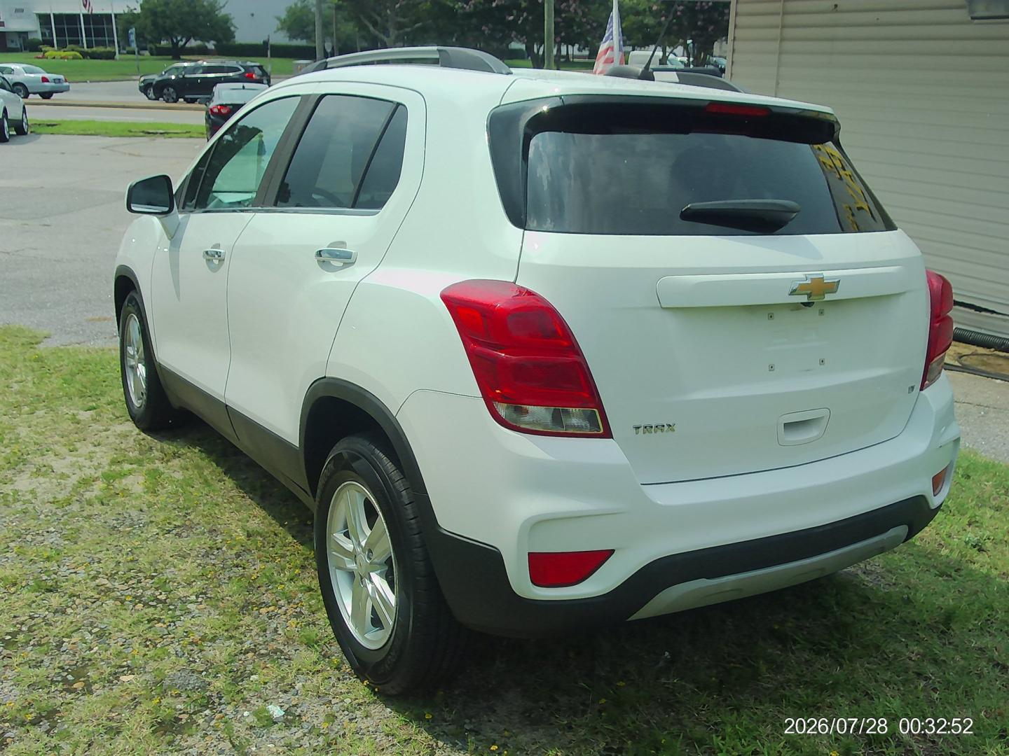 2018 White Chevrolet Trax LT FWD (KL7CJLSB0JB) with an 1.4L L4 DOHC 16V engine, 6A transmission, located at 2553 Airline Blvd, Portsmouth, VA, 23701, (757) 488-8331, 36.813889, -76.357597 - ***VEHICLE TERMS*** Down Payment: $1499 Weekly Payment: $125 APR: 23.9% Repayment Terms: 42 Months *** CALL ELIZABETH SMITH - DIRECTOR OF MARKETING @ 757-488-8331 TO SCHEDULE YOUR APPOINTMENT TODAY AND GET PRE-APPROVED RIGHT OVER THE PHONE***- Photo#7