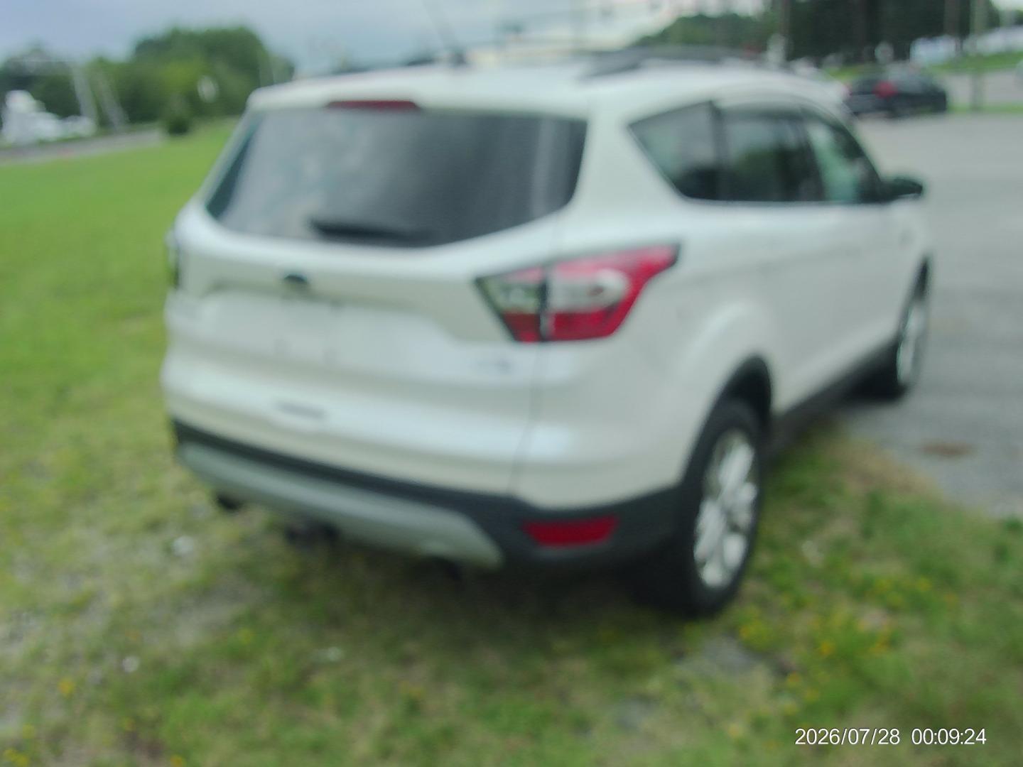 2018 White Ford Escape SEL 4WD (1FMCU9HD4JU) with an 1.5L L4 DOHC 16V engine, 6A transmission, located at 2553 Airline Blvd, Portsmouth, VA, 23701, (757) 488-8331, 36.813889, -76.357597 - ***VEHICLE TERMS*** Down Payment: $1499 Weekly Payment: $125 APR: 23.9% Repayment Terms: 42 Months *** CALL ELIZABETH SMITH - DIRECTOR OF MARKETING @ 757-488-8331 TO SCHEDULE YOUR APPOINTMENT TODAY AND GET PRE-APPROVED RIGHT OVER THE PHONE***- Photo#5