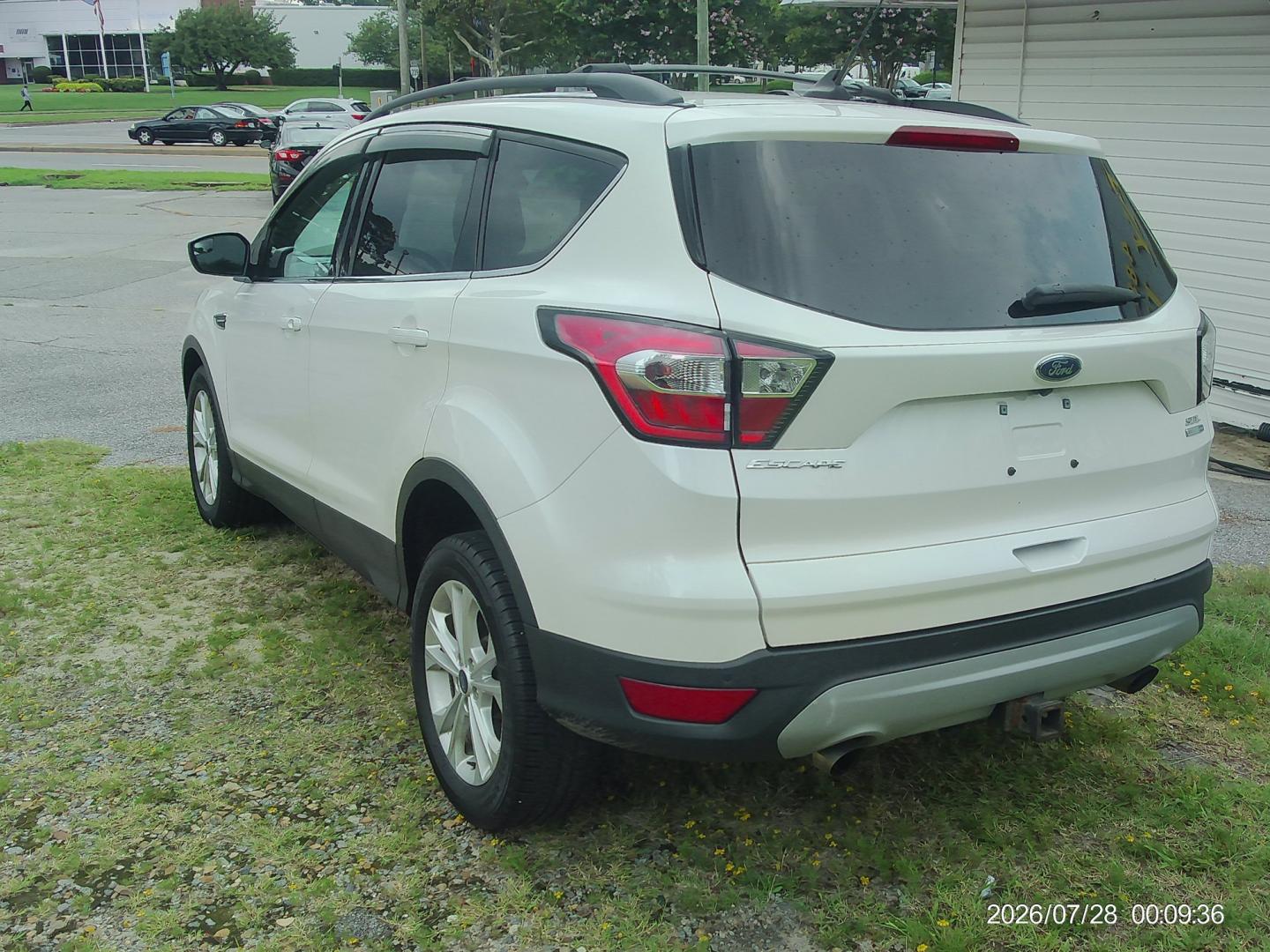 2018 White Ford Escape SEL 4WD (1FMCU9HD4JU) with an 1.5L L4 DOHC 16V engine, 6A transmission, located at 2553 Airline Blvd, Portsmouth, VA, 23701, (757) 488-8331, 36.813889, -76.357597 - ***VEHICLE TERMS*** Down Payment: $1499 Weekly Payment: $125 APR: 23.9% Repayment Terms: 42 Months *** CALL ELIZABETH SMITH - DIRECTOR OF MARKETING @ 757-488-8331 TO SCHEDULE YOUR APPOINTMENT TODAY AND GET PRE-APPROVED RIGHT OVER THE PHONE***- Photo#7