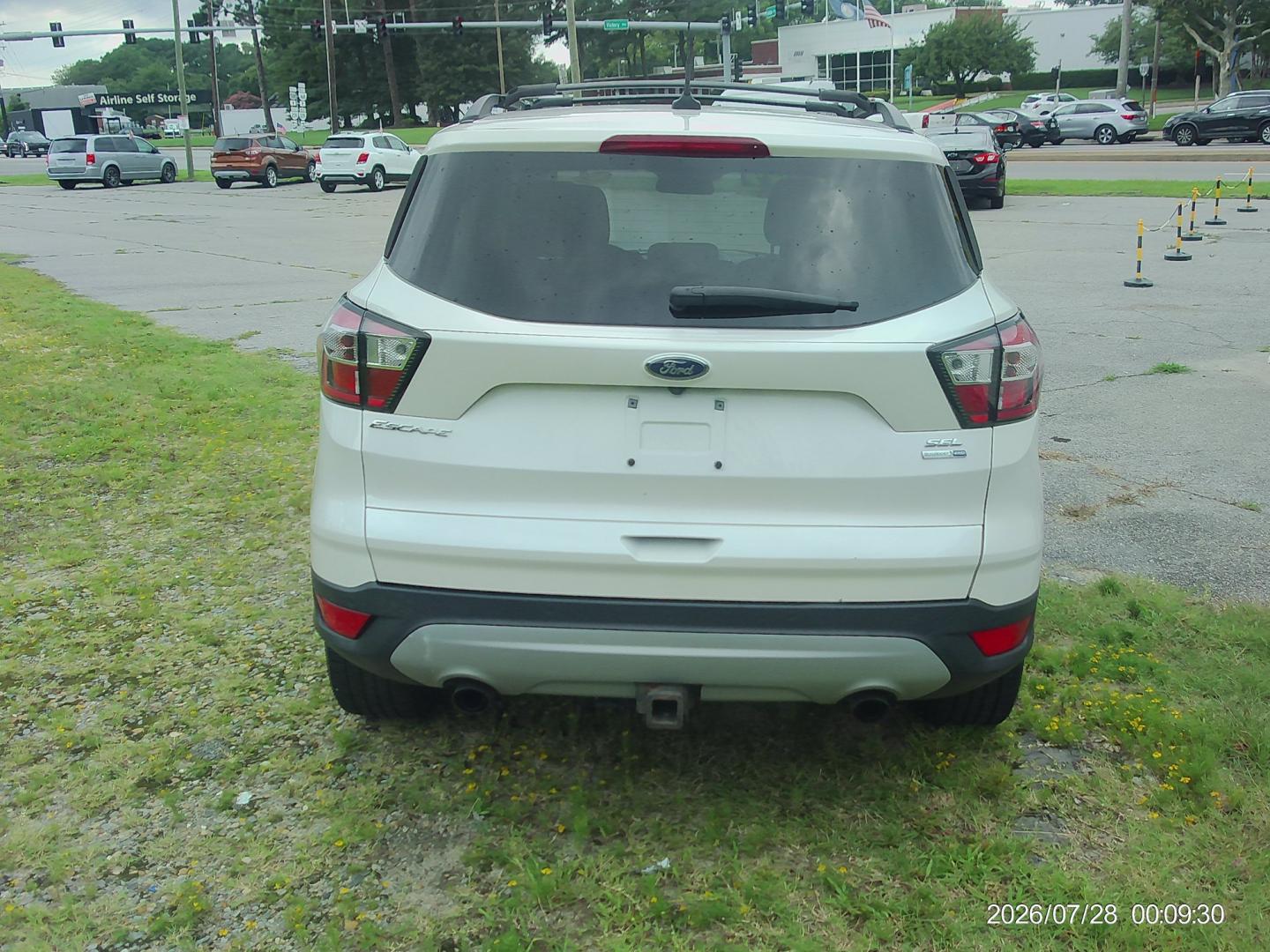 2018 White Ford Escape SEL 4WD (1FMCU9HD4JU) with an 1.5L L4 DOHC 16V engine, 6A transmission, located at 2553 Airline Blvd, Portsmouth, VA, 23701, (757) 488-8331, 36.813889, -76.357597 - ***VEHICLE TERMS*** Down Payment: $1499 Weekly Payment: $125 APR: 23.9% Repayment Terms: 42 Months *** CALL ELIZABETH SMITH - DIRECTOR OF MARKETING @ 757-488-8331 TO SCHEDULE YOUR APPOINTMENT TODAY AND GET PRE-APPROVED RIGHT OVER THE PHONE***- Photo#6