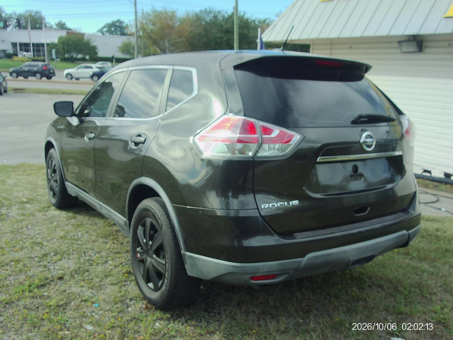 2016 Green Nissan Rogue S 2WD (KNMAT2MT5GP) with an 2.5L L4 DOHC 16V engine, CVT transmission, located at 2553 Airline Blvd, Portsmouth, VA, 23701, (757) 488-8331, 36.813889, -76.357597 - ***VEHICLE TERMS*** Down Payment: $799 Weekly Payment: $120 APR: 23.9% Repayment Terms: 42 Months *** CALL ELIZABETH SMITH - DIRECTOR OF MARKETING @ 757-488-8331 TO SCHEDULE YOUR APPOINTMENT TODAY AND GET PRE-APPROVED RIGHT OVER THE PHONE***- Photo#7