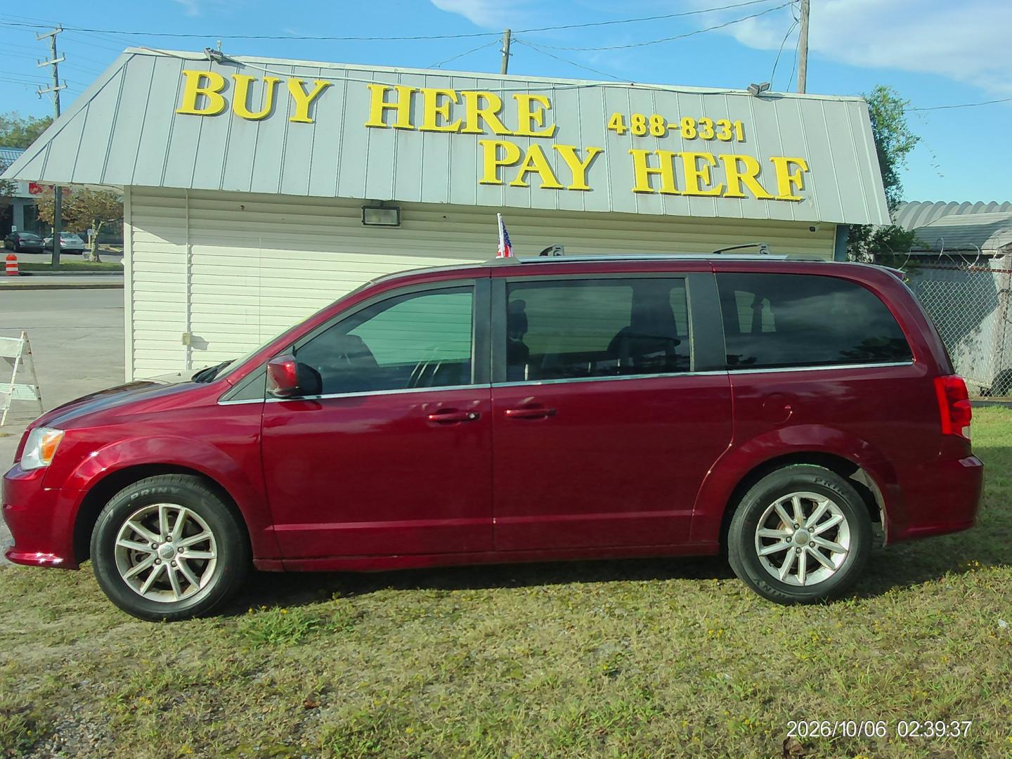 2018 Red Dodge Grand Caravan SXT (2C4RDGCG2JR) with an 3.6L V6 DOHC 24V engine, 6A transmission, located at 2553 Airline Blvd, Portsmouth, VA, 23701, (757) 488-8331, 36.813889, -76.357597 - ***VEHICLE TERMS*** Down Payment: $899 Weekly Payment: $120 APR: 23.9% Repayment Terms: 42 Months *** CALL ELIZABETH SMITH - DIRECTOR OF MARKETING @ 757-488-8331 TO SCHEDULE YOUR APPOINTMENT TODAY AND GET PRE-APPROVED RIGHT OVER THE PHONE***- Photo#0