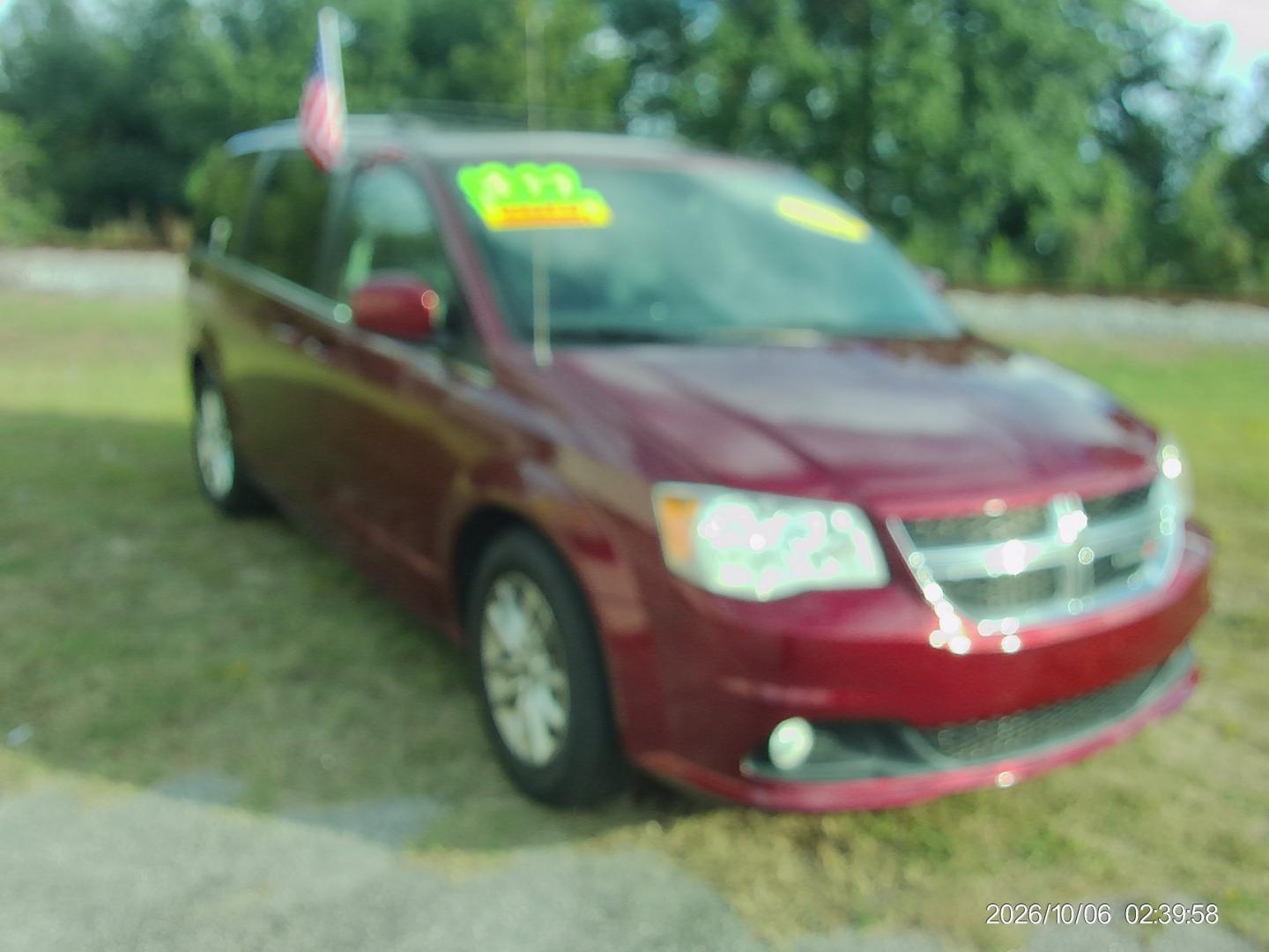 2018 Red Dodge Grand Caravan SXT (2C4RDGCG2JR) with an 3.6L V6 DOHC 24V engine, 6A transmission, located at 2553 Airline Blvd, Portsmouth, VA, 23701, (757) 488-8331, 36.813889, -76.357597 - ***VEHICLE TERMS*** Down Payment: $899 Weekly Payment: $120 APR: 23.9% Repayment Terms: 42 Months *** CALL ELIZABETH SMITH - DIRECTOR OF MARKETING @ 757-488-8331 TO SCHEDULE YOUR APPOINTMENT TODAY AND GET PRE-APPROVED RIGHT OVER THE PHONE***- Photo#3