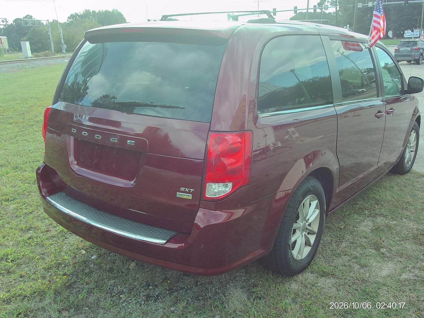 2018 Red Dodge Grand Caravan SXT (2C4RDGCG2JR) with an 3.6L V6 DOHC 24V engine, 6A transmission, located at 2553 Airline Blvd, Portsmouth, VA, 23701, (757) 488-8331, 36.813889, -76.357597 - ***VEHICLE TERMS*** Down Payment: $899 Weekly Payment: $120 APR: 23.9% Repayment Terms: 42 Months *** CALL ELIZABETH SMITH - DIRECTOR OF MARKETING @ 757-488-8331 TO SCHEDULE YOUR APPOINTMENT TODAY AND GET PRE-APPROVED RIGHT OVER THE PHONE***- Photo#5