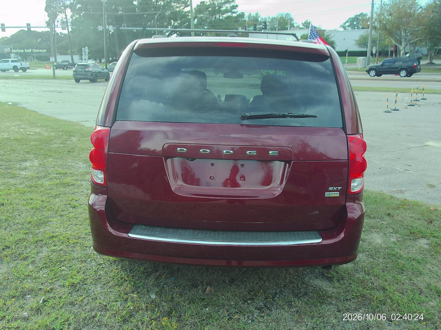 2018 Red Dodge Grand Caravan SXT (2C4RDGCG2JR) with an 3.6L V6 DOHC 24V engine, 6A transmission, located at 2553 Airline Blvd, Portsmouth, VA, 23701, (757) 488-8331, 36.813889, -76.357597 - ***VEHICLE TERMS*** Down Payment: $899 Weekly Payment: $120 APR: 23.9% Repayment Terms: 42 Months *** CALL ELIZABETH SMITH - DIRECTOR OF MARKETING @ 757-488-8331 TO SCHEDULE YOUR APPOINTMENT TODAY AND GET PRE-APPROVED RIGHT OVER THE PHONE***- Photo#6