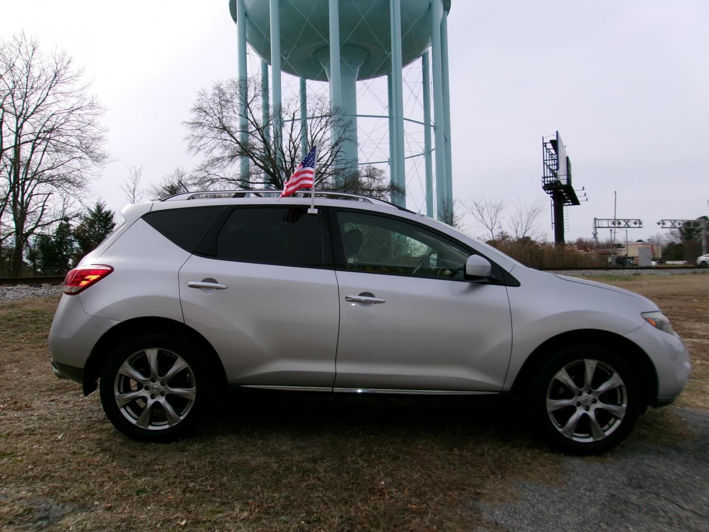 2013 Silver Nissan Murano SL AWD (JN8AZ1MW0DW) with an 3.5L V6 DOHC 24V engine, Continuously Variable Transmission transmission, located at 2553 Airline Blvd, Portsmouth, VA, 23701, (757) 488-8331, 36.813889, -76.357597 - Down Payment: $899 Weekly Payment: $110 APR: 23.9% Repayment Terms: 42 Months ***CALL ELIZABETH SMITH - DIRECTOR OF MARKETING @ 757-488-8331 TO SCHEDULE YOUR APPOINTMENT TODAY AND GET PRE-APPROVED RIGHT OVER THE PHONE*** - Photo#4