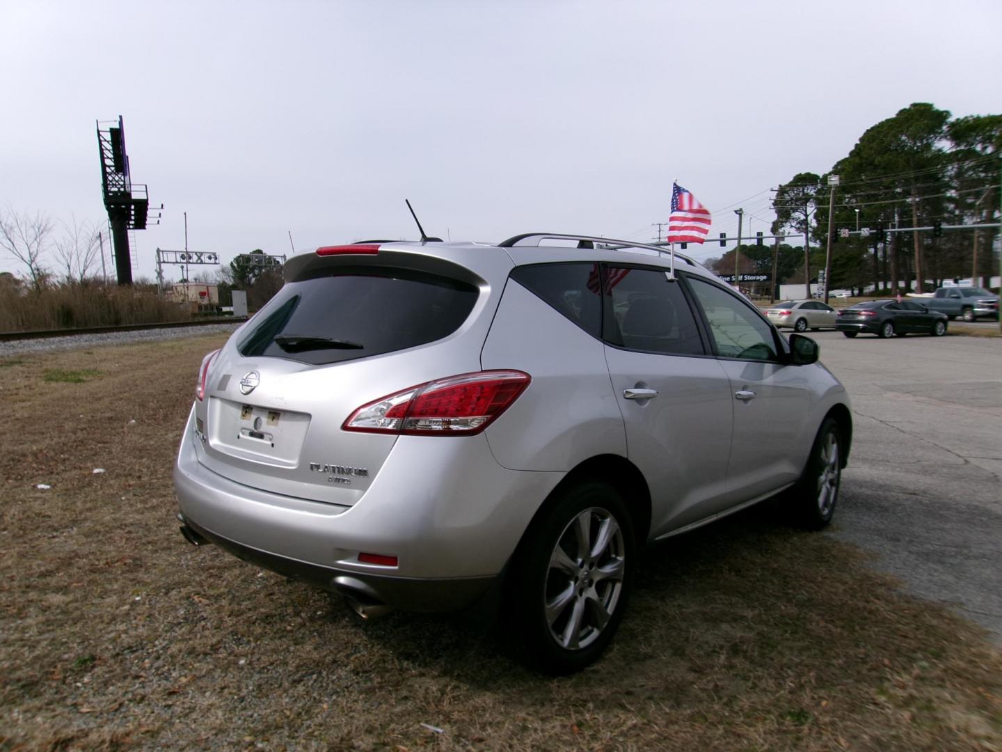 2013 Silver Nissan Murano SL AWD (JN8AZ1MW0DW) with an 3.5L V6 DOHC 24V engine, Continuously Variable Transmission transmission, located at 2553 Airline Blvd, Portsmouth, VA, 23701, (757) 488-8331, 36.813889, -76.357597 - Down Payment: $899 Weekly Payment: $110 APR: 23.9% Repayment Terms: 42 Months ***CALL ELIZABETH SMITH - DIRECTOR OF MARKETING @ 757-488-8331 TO SCHEDULE YOUR APPOINTMENT TODAY AND GET PRE-APPROVED RIGHT OVER THE PHONE*** - Photo#5
