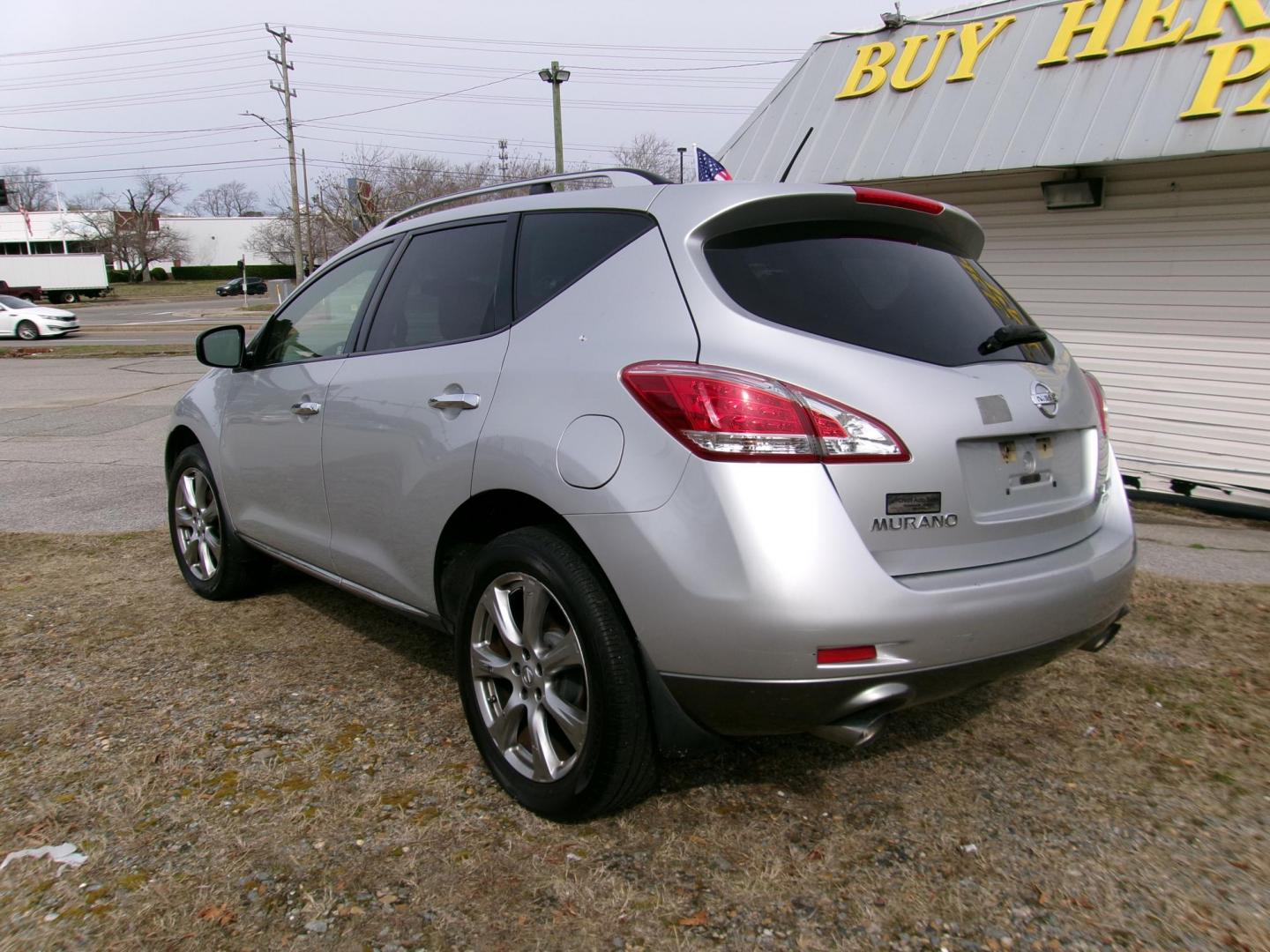 2013 Silver Nissan Murano SL AWD (JN8AZ1MW0DW) with an 3.5L V6 DOHC 24V engine, Continuously Variable Transmission transmission, located at 2553 Airline Blvd, Portsmouth, VA, 23701, (757) 488-8331, 36.813889, -76.357597 - Down Payment: $899 Weekly Payment: $110 APR: 23.9% Repayment Terms: 42 Months ***CALL ELIZABETH SMITH - DIRECTOR OF MARKETING @ 757-488-8331 TO SCHEDULE YOUR APPOINTMENT TODAY AND GET PRE-APPROVED RIGHT OVER THE PHONE*** - Photo#7