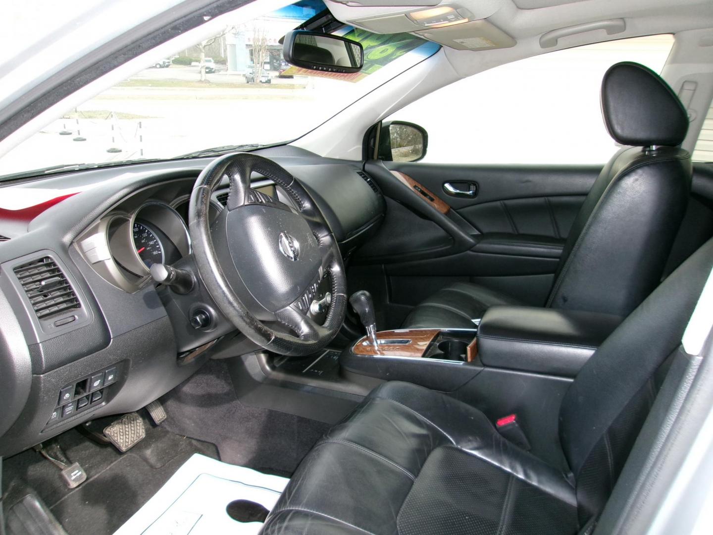 2013 Silver Nissan Murano SL AWD (JN8AZ1MW0DW) with an 3.5L V6 DOHC 24V engine, Continuously Variable Transmission transmission, located at 2553 Airline Blvd, Portsmouth, VA, 23701, (757) 488-8331, 36.813889, -76.357597 - Down Payment: $899 Weekly Payment: $110 APR: 23.9% Repayment Terms: 42 Months ***CALL ELIZABETH SMITH - DIRECTOR OF MARKETING @ 757-488-8331 TO SCHEDULE YOUR APPOINTMENT TODAY AND GET PRE-APPROVED RIGHT OVER THE PHONE*** - Photo#9