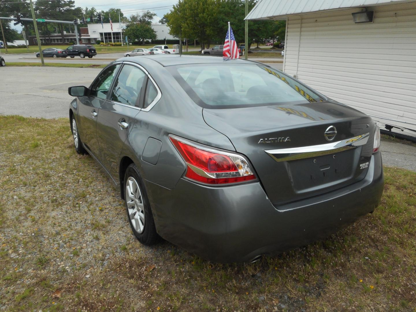 2015 Gray Nissan Altima (1N4AL3AP8FC) , located at 2553 Airline Blvd, Portsmouth, VA, 23701, (757) 488-8331, 36.813889, -76.357597 - ***VEHICLE TERMS*** Down Payment: $799 Weekly Payment: $100 APR: 23.9% Repayment Terms: 42 Months *** CALL ELIZABETH @ 757-488-8331 TO SCHEDULE YOUR APPOINTMENT TODAY AND GET PRE-APPROVED RIGHT OVER THE PHONE*** - Photo#7