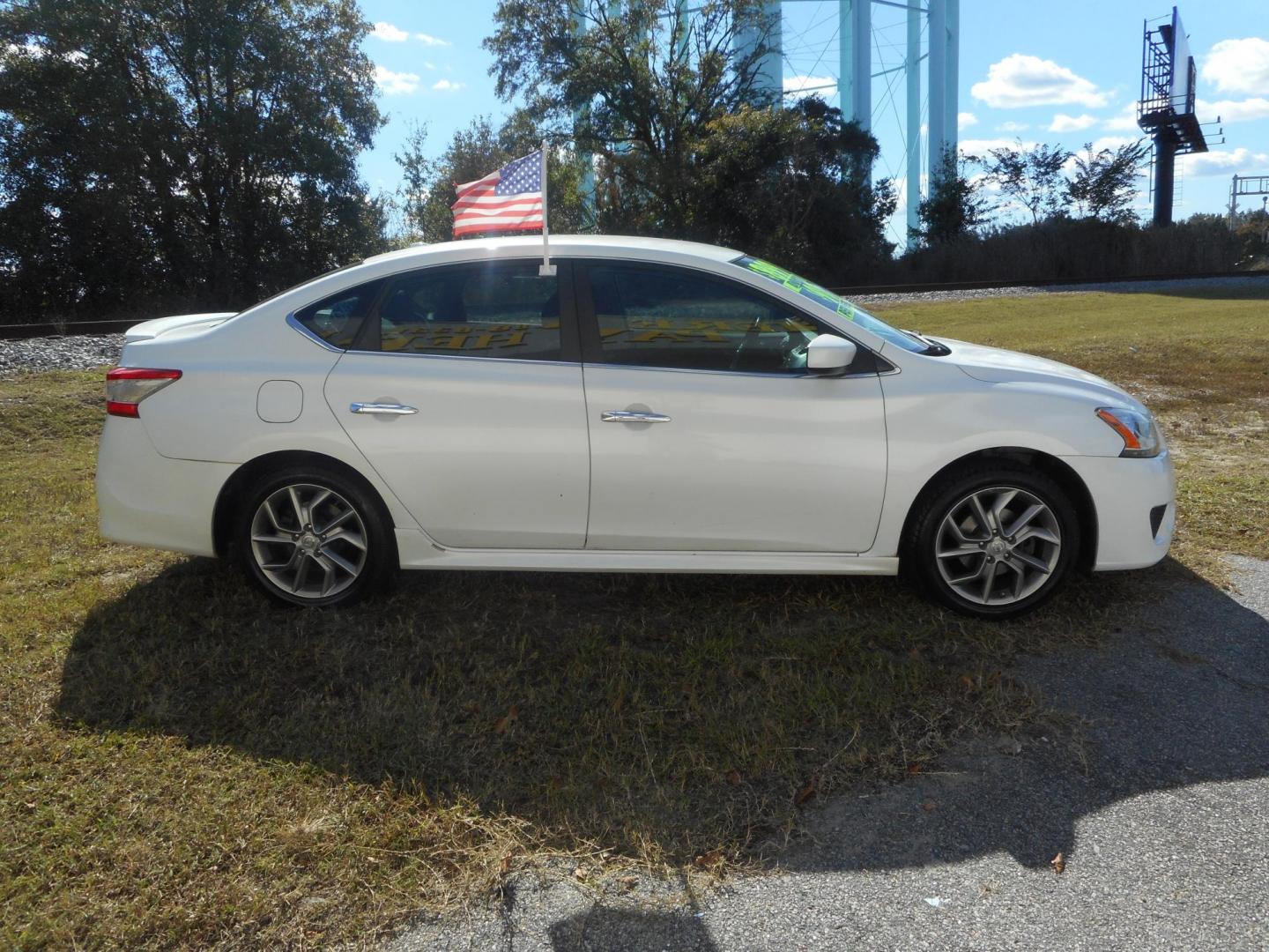 2013 Nissan Sentra S 6MT (3N1AB7AP3DL) with an 2.0L L4 DOHC 16V engine, 6-Speed Manual transmission, located at 2553 Airline Blvd, Portsmouth, VA, 23701, (757) 488-8331, 36.813889, -76.357597 - Photo#4