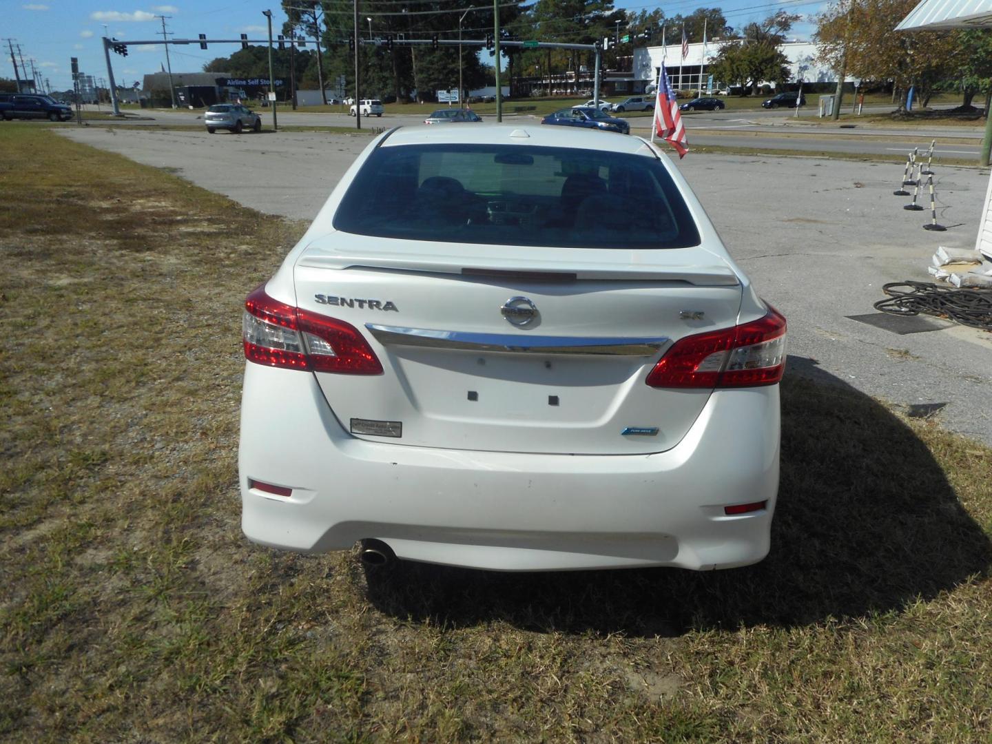 2013 Nissan Sentra S 6MT (3N1AB7AP3DL) with an 2.0L L4 DOHC 16V engine, 6-Speed Manual transmission, located at 2553 Airline Blvd, Portsmouth, VA, 23701, (757) 488-8331, 36.813889, -76.357597 - Photo#6
