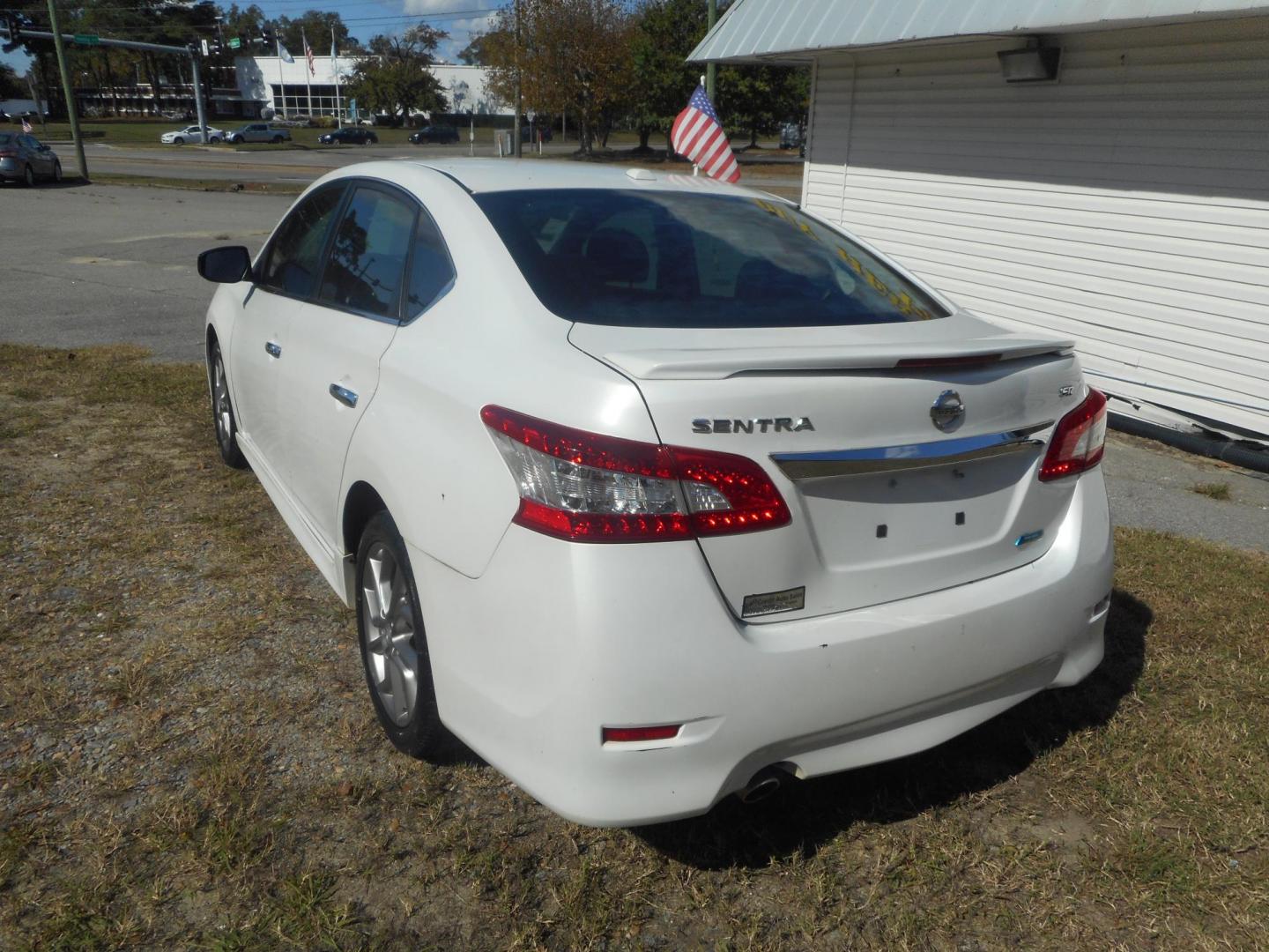 2013 Nissan Sentra S 6MT (3N1AB7AP3DL) with an 2.0L L4 DOHC 16V engine, 6-Speed Manual transmission, located at 2553 Airline Blvd, Portsmouth, VA, 23701, (757) 488-8331, 36.813889, -76.357597 - Photo#7